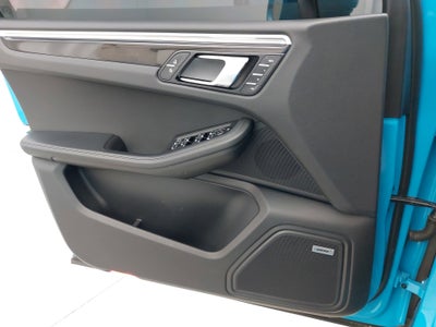 2022 Porsche Macan AWD