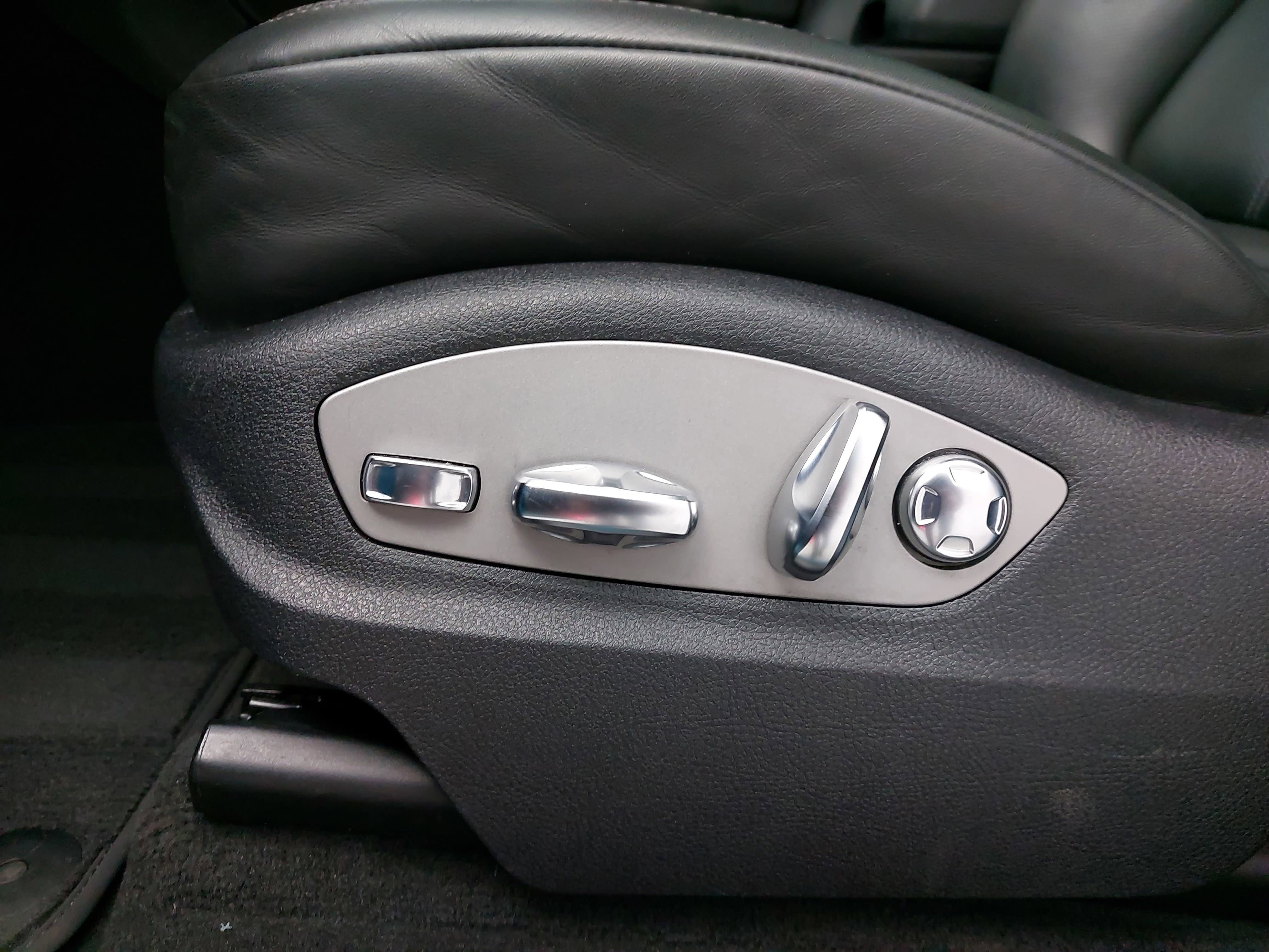 2022 Porsche Macan AWD