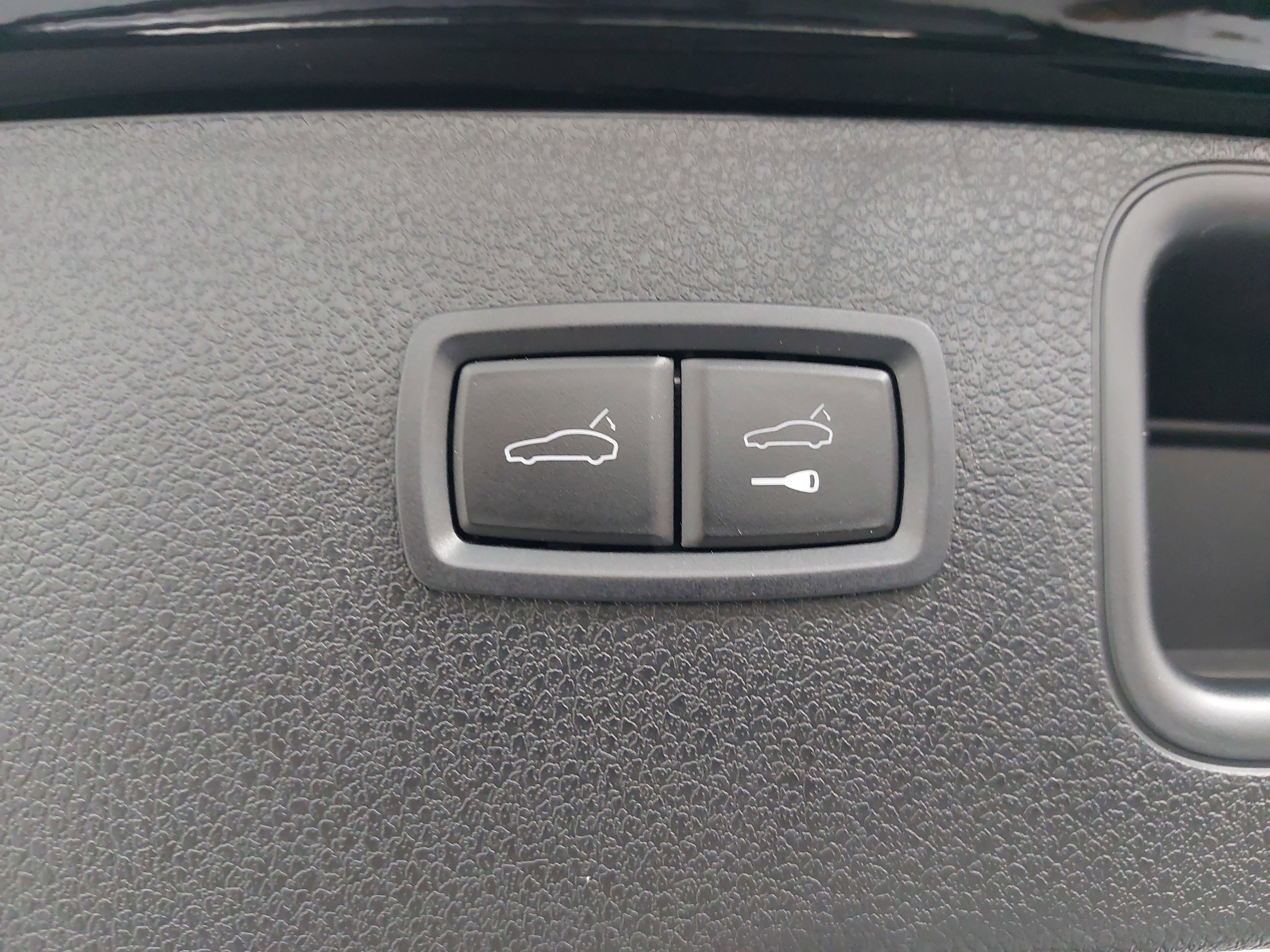 2022 Porsche Macan AWD