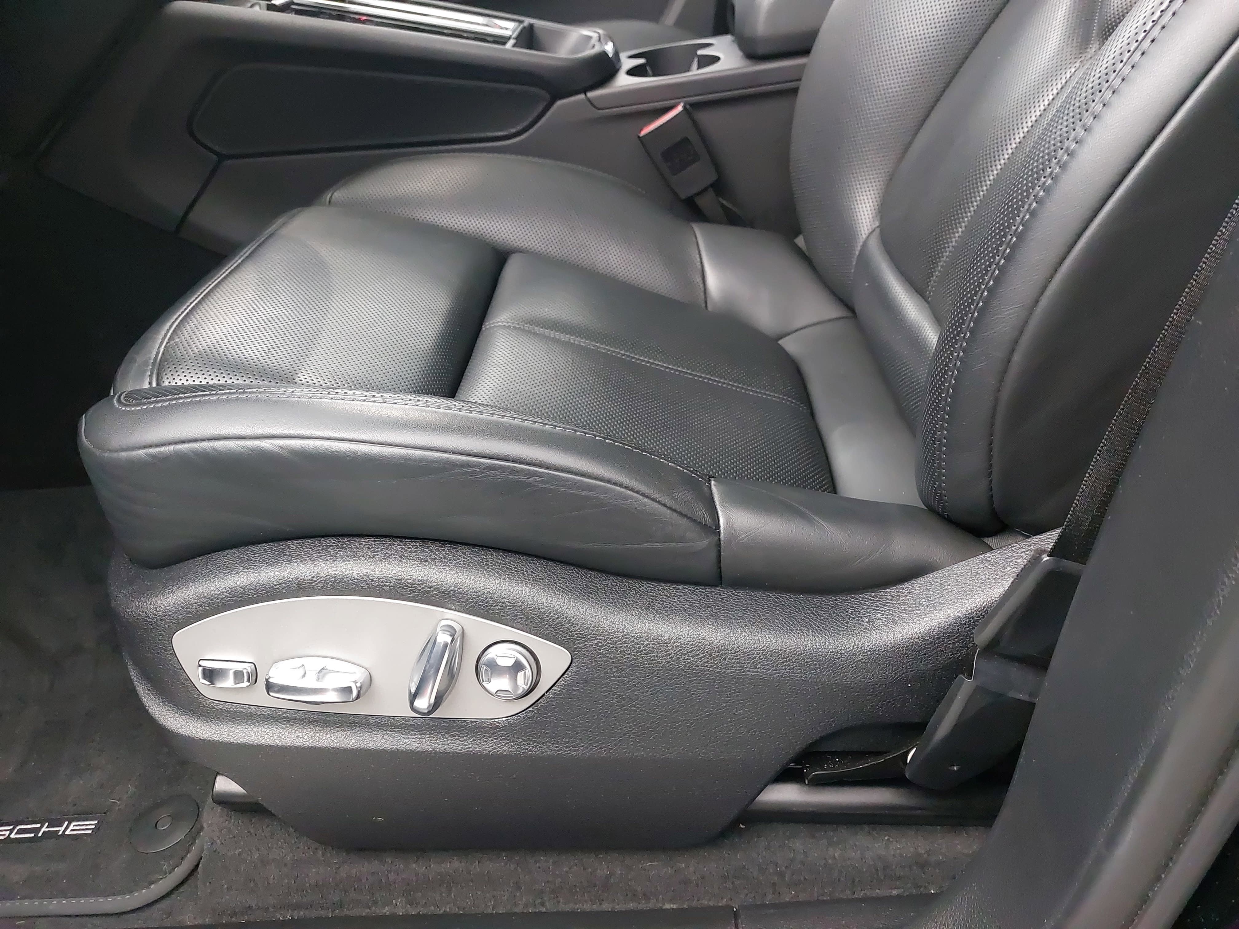 2022 Porsche Macan AWD