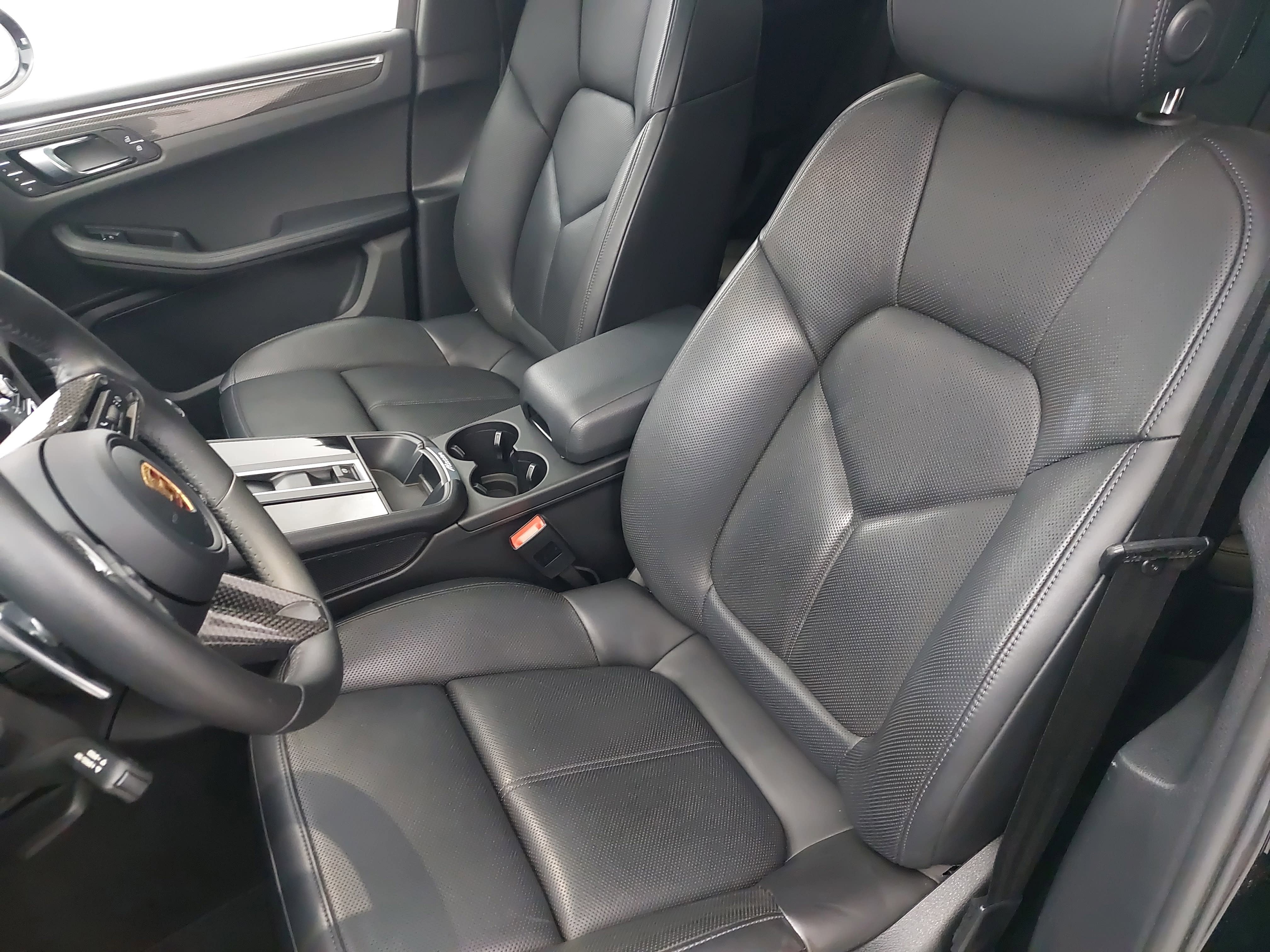 2022 Porsche Macan AWD