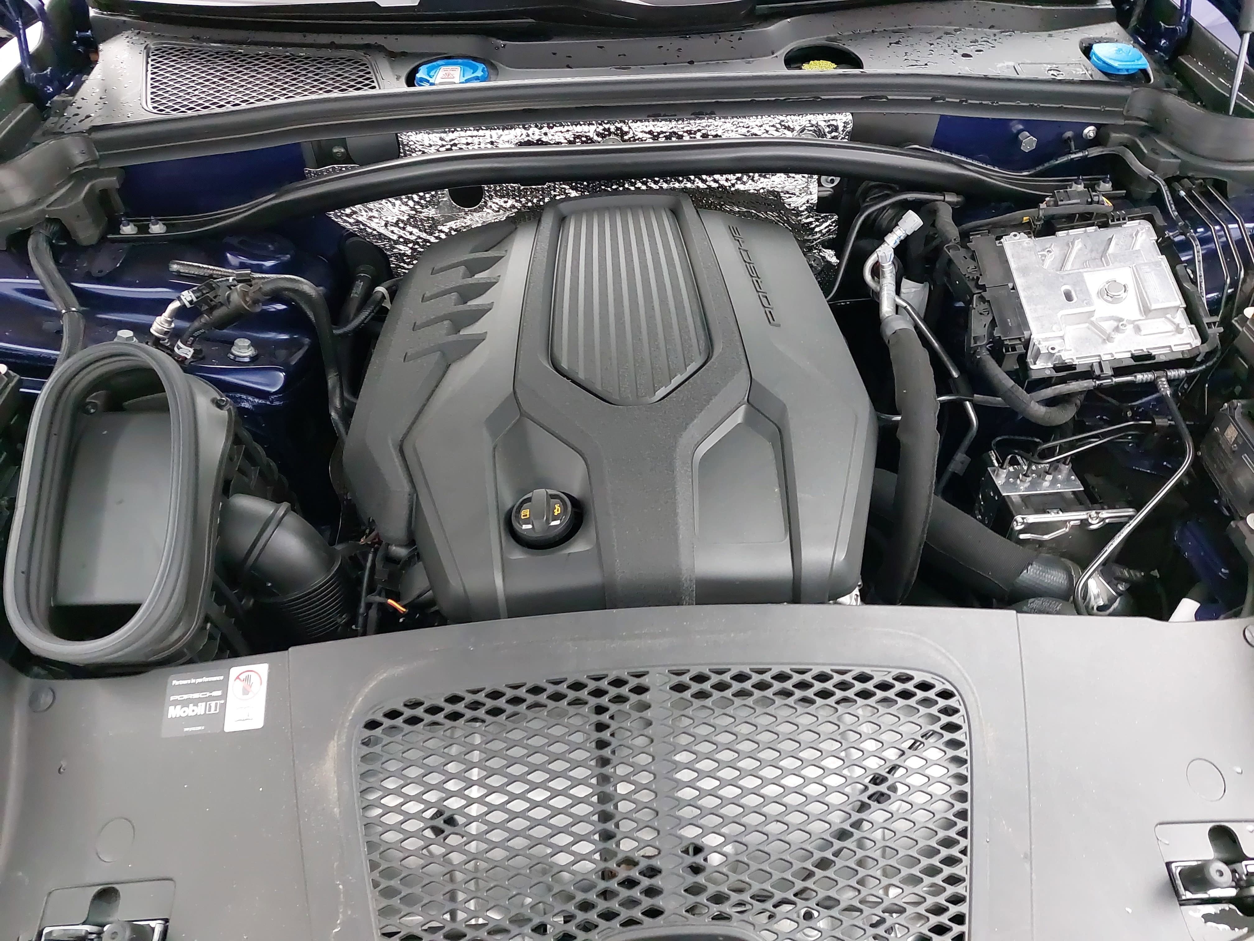 2026 Porsche Macan Base