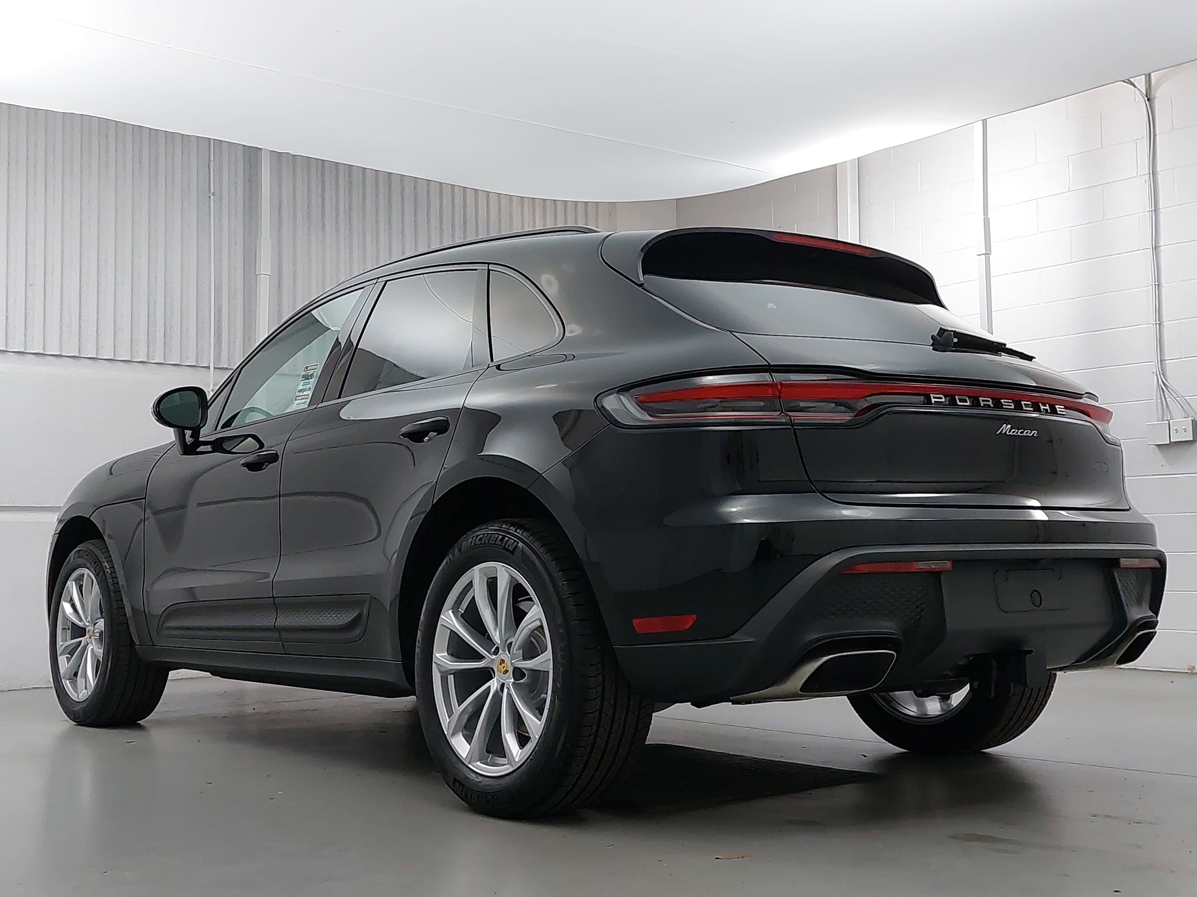 2026 Porsche Macan Base