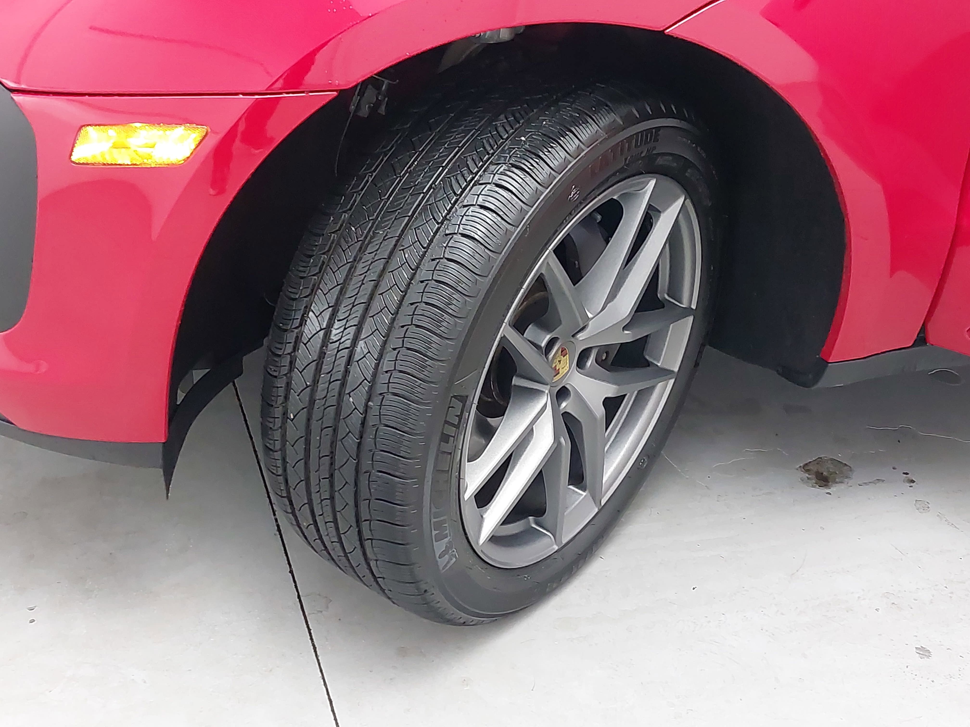 2025 Porsche Macan Base