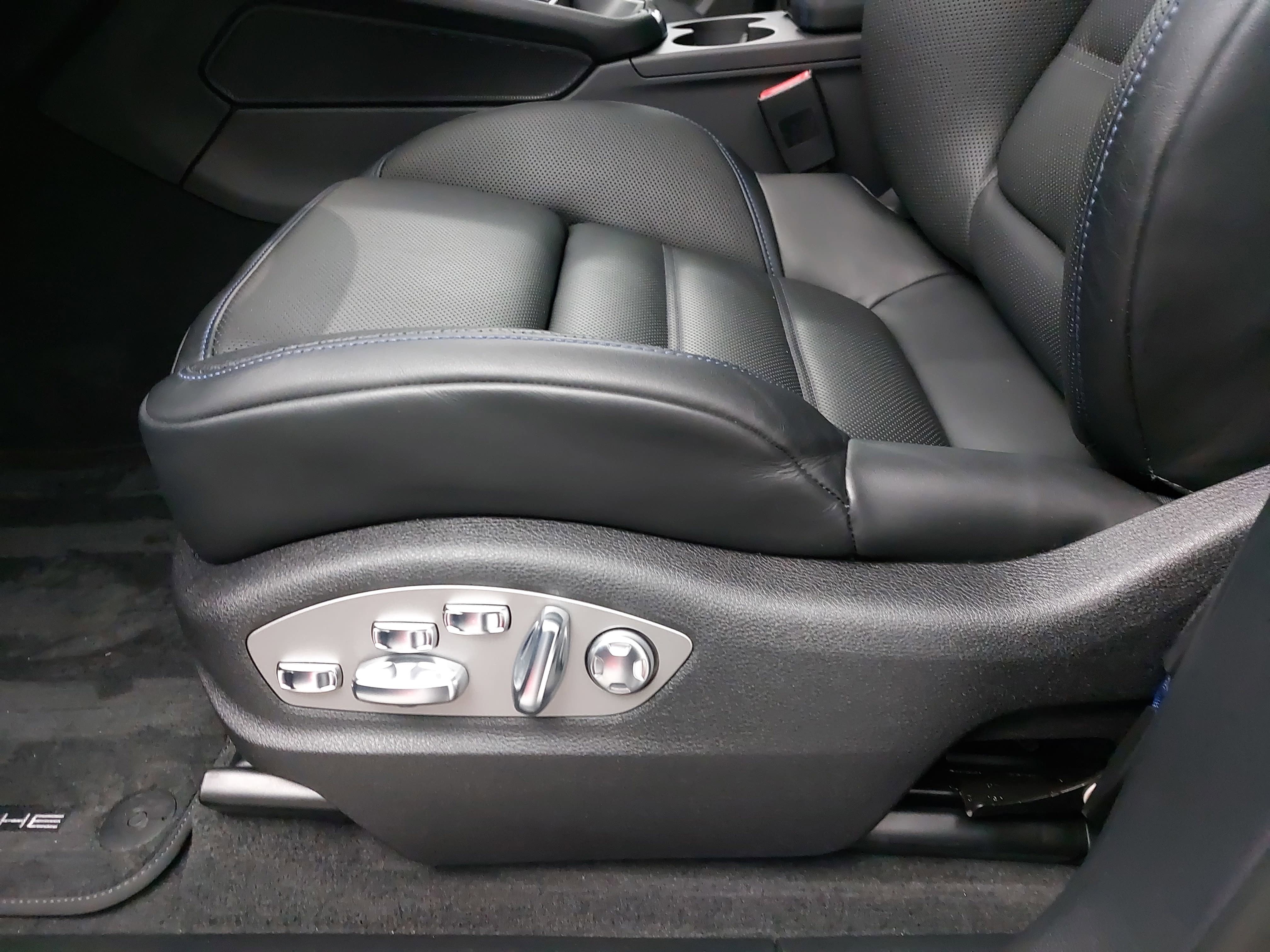 2025 Porsche Macan T