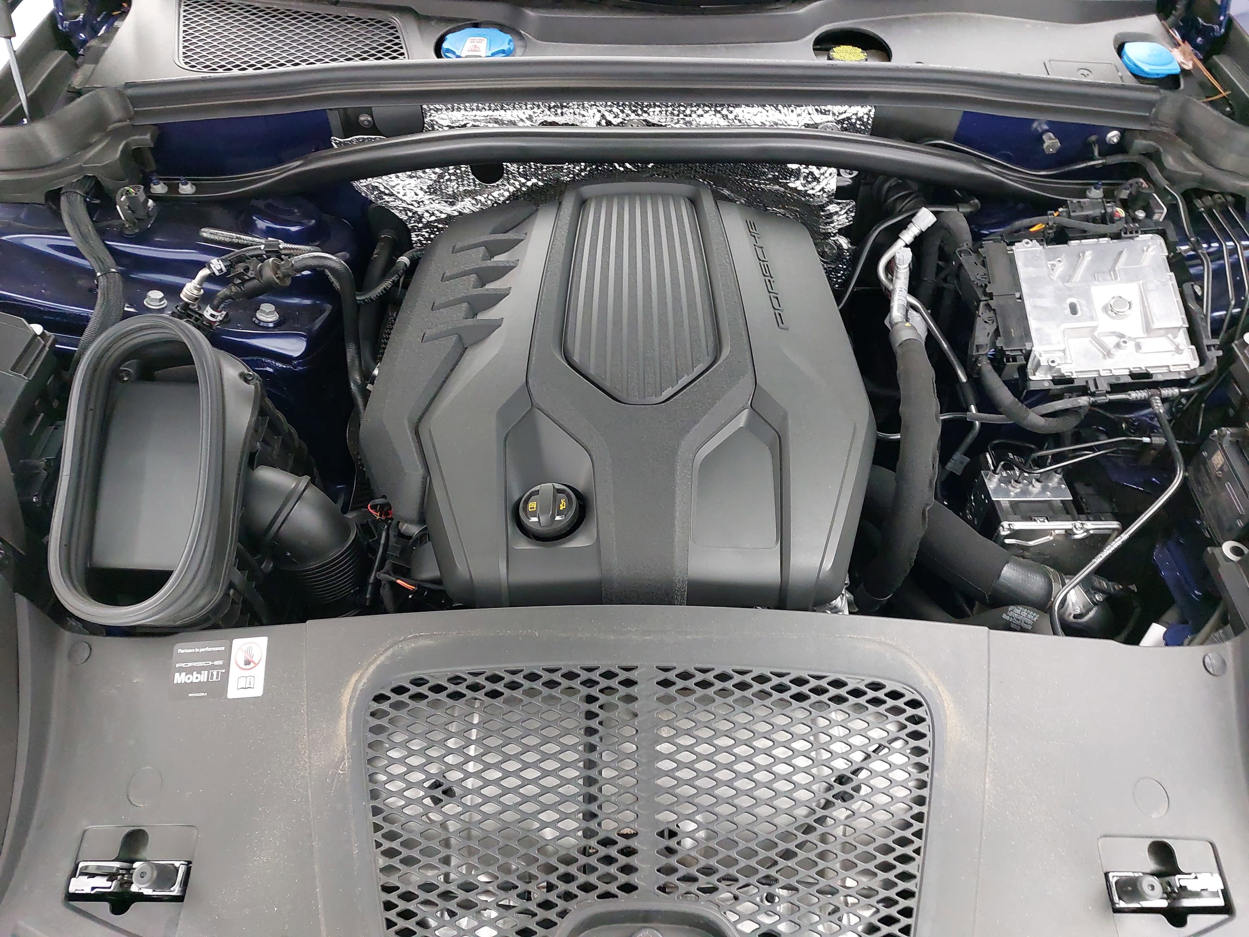 2025 Porsche Macan T