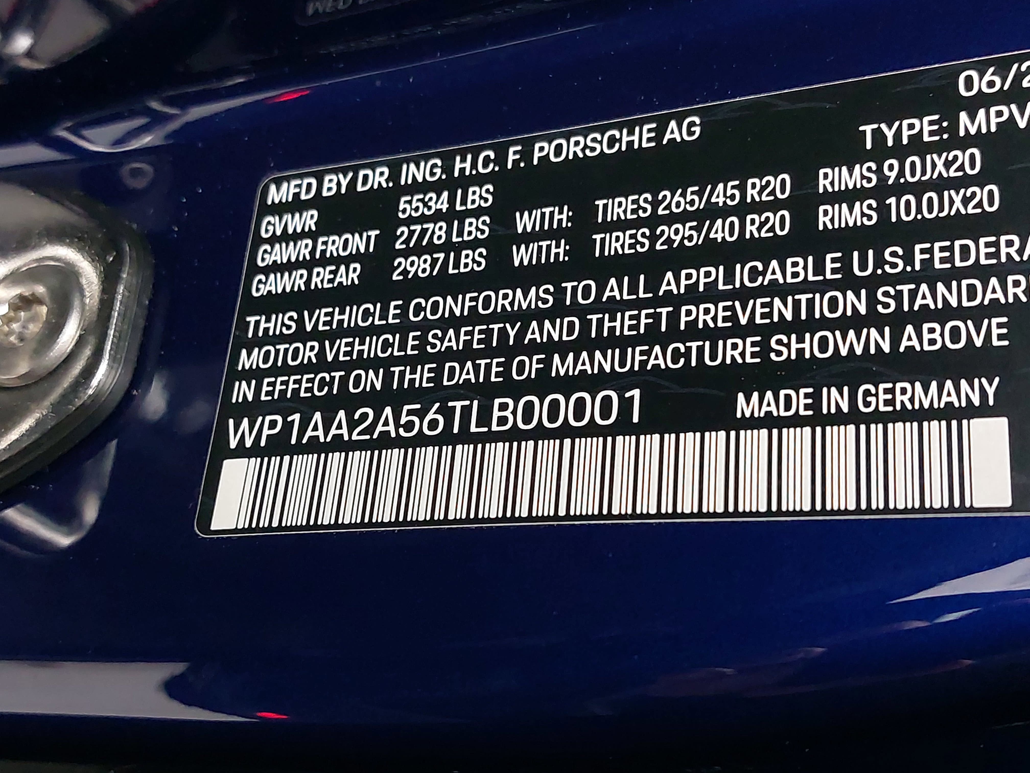 2026 Porsche Macan Base