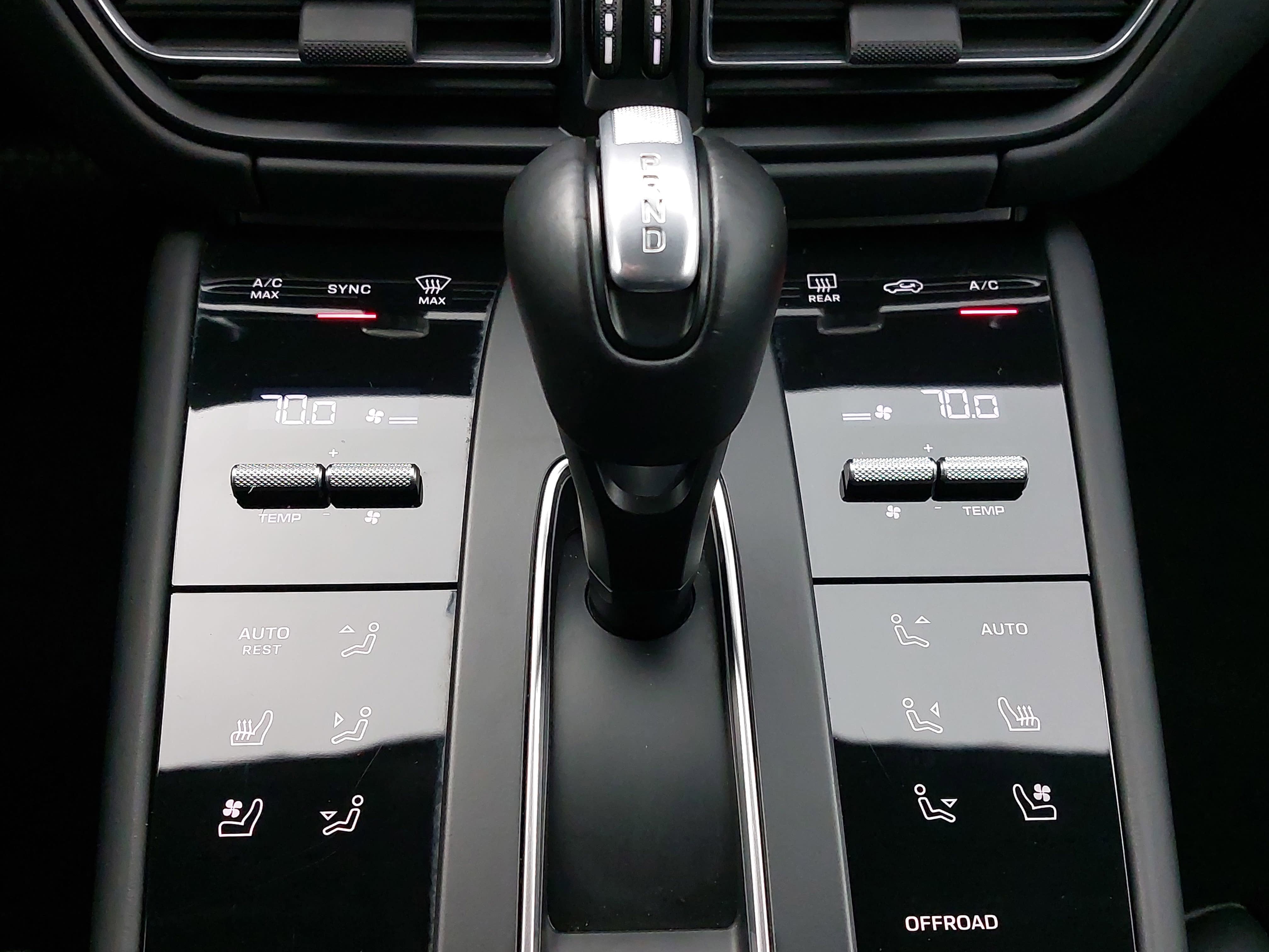 2024 Porsche Macan T