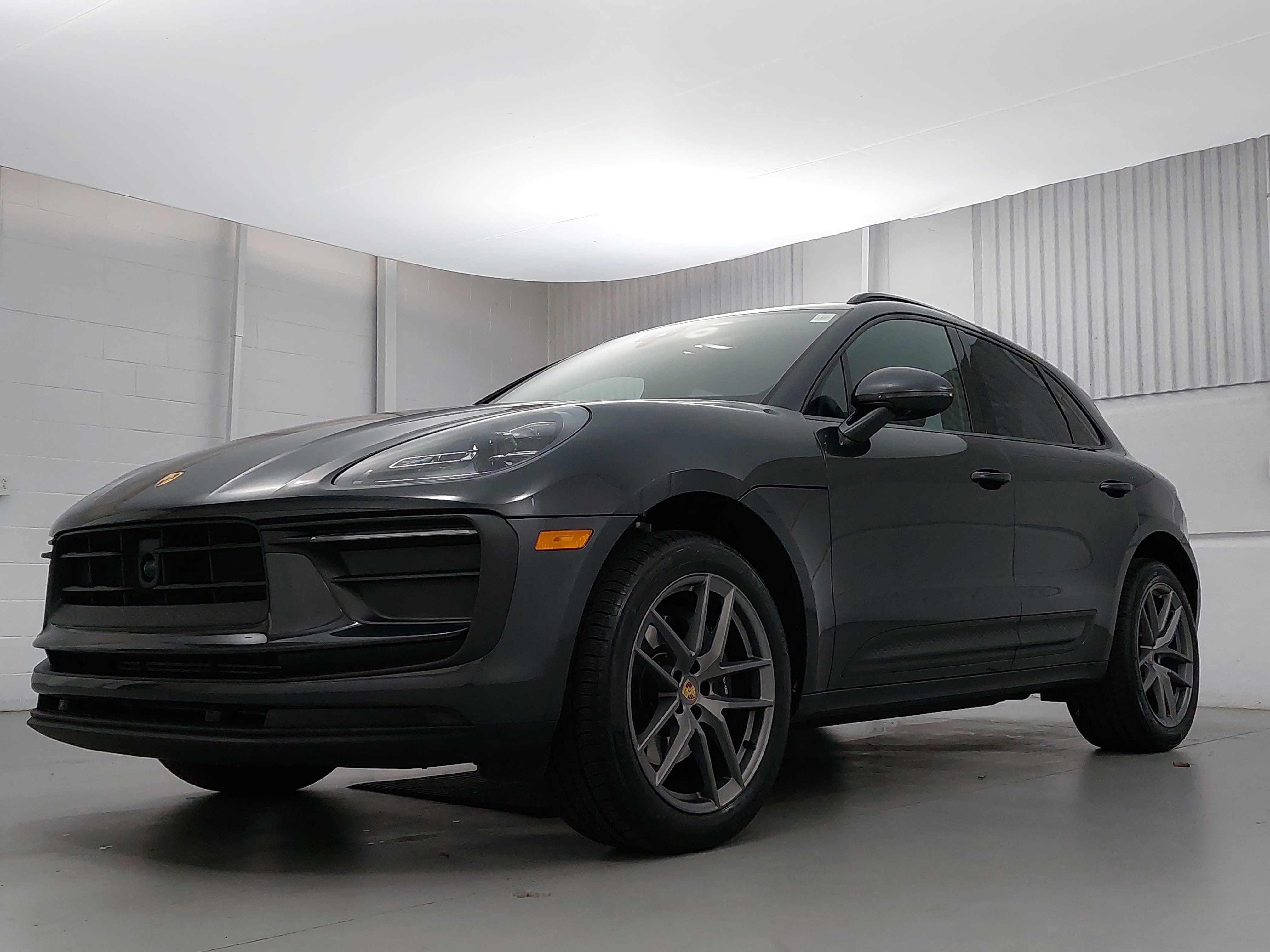 2025 Porsche Macan Base