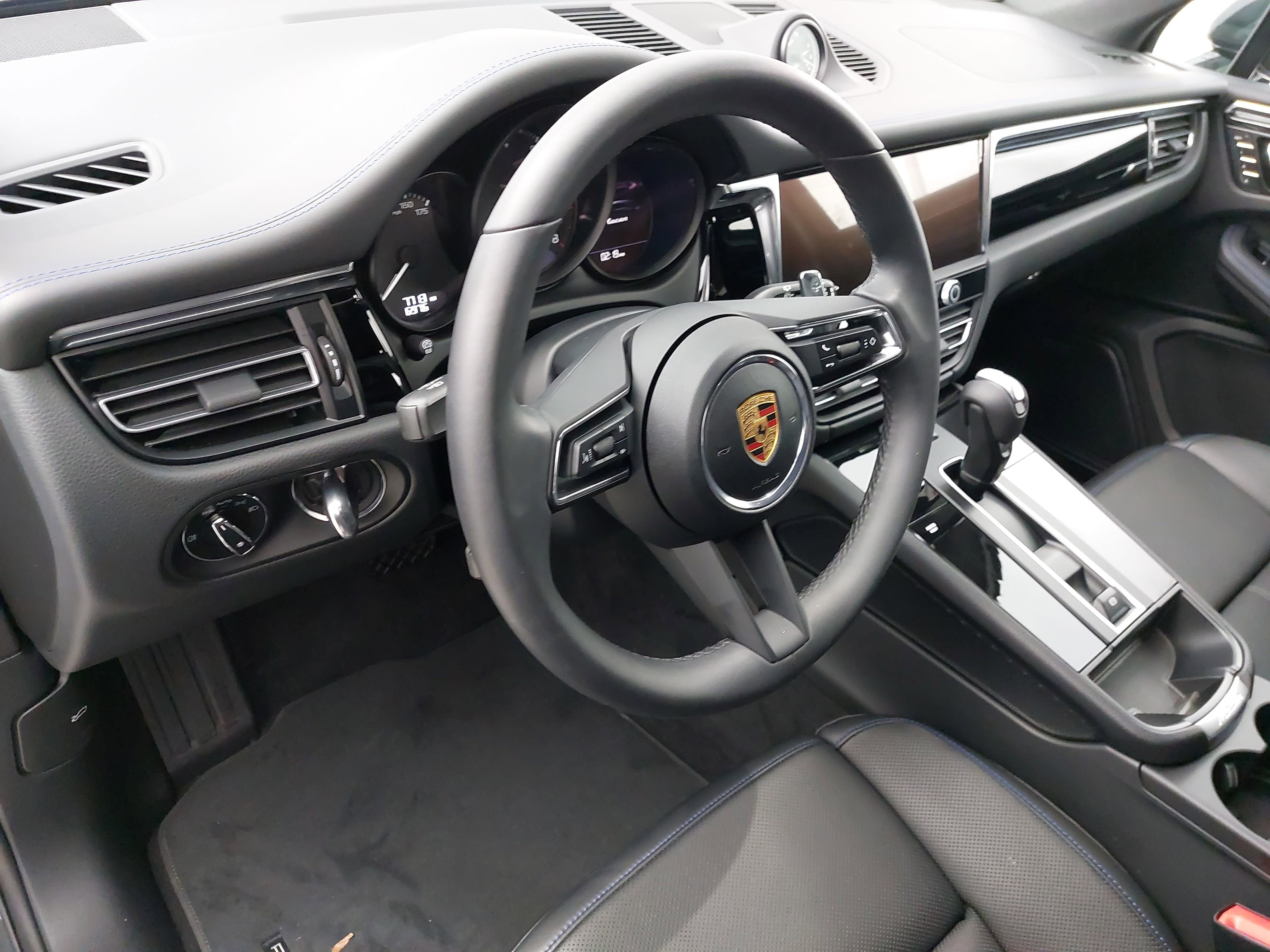 2025 Porsche Macan Base