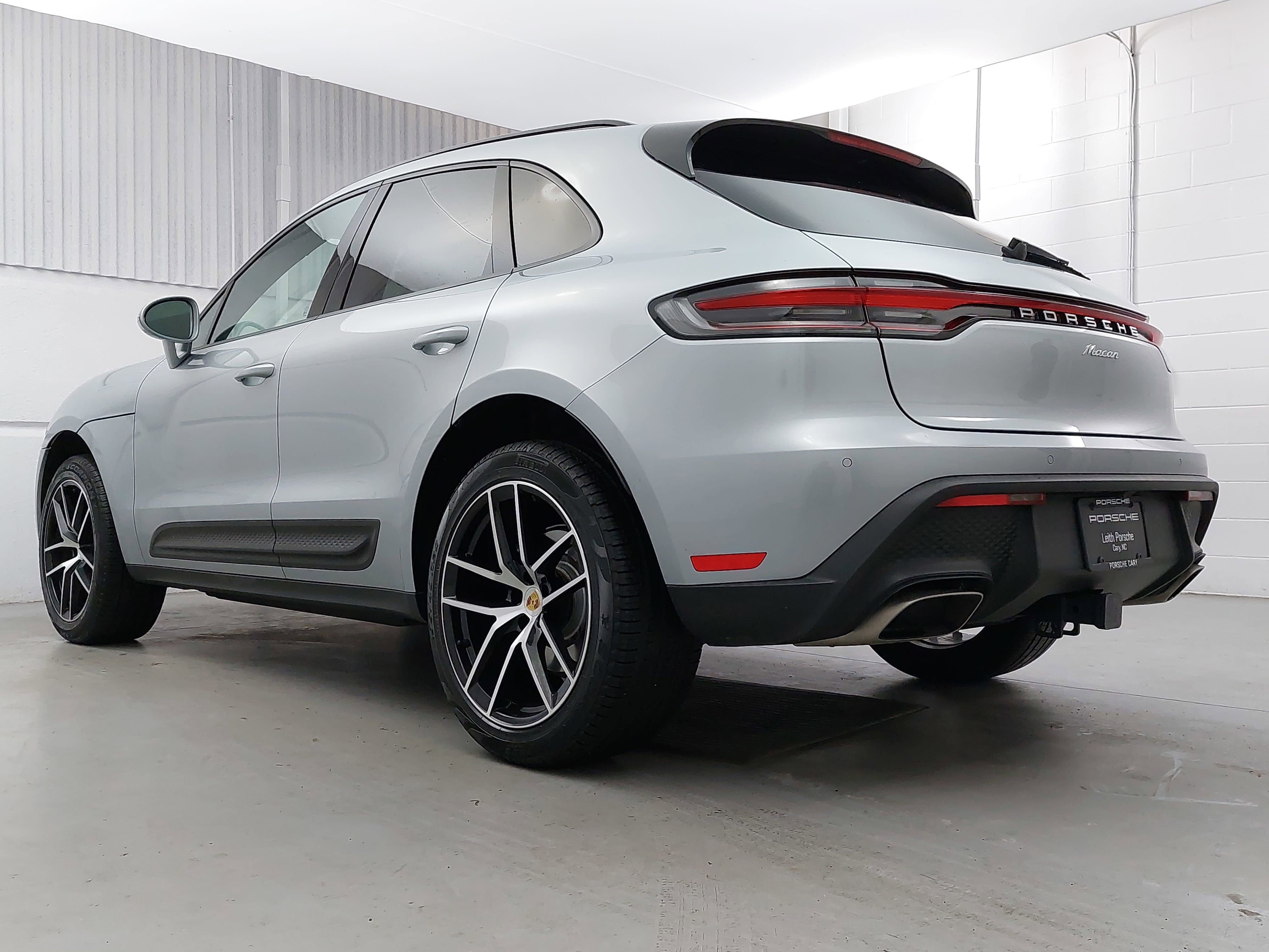 2025 Porsche Macan Base