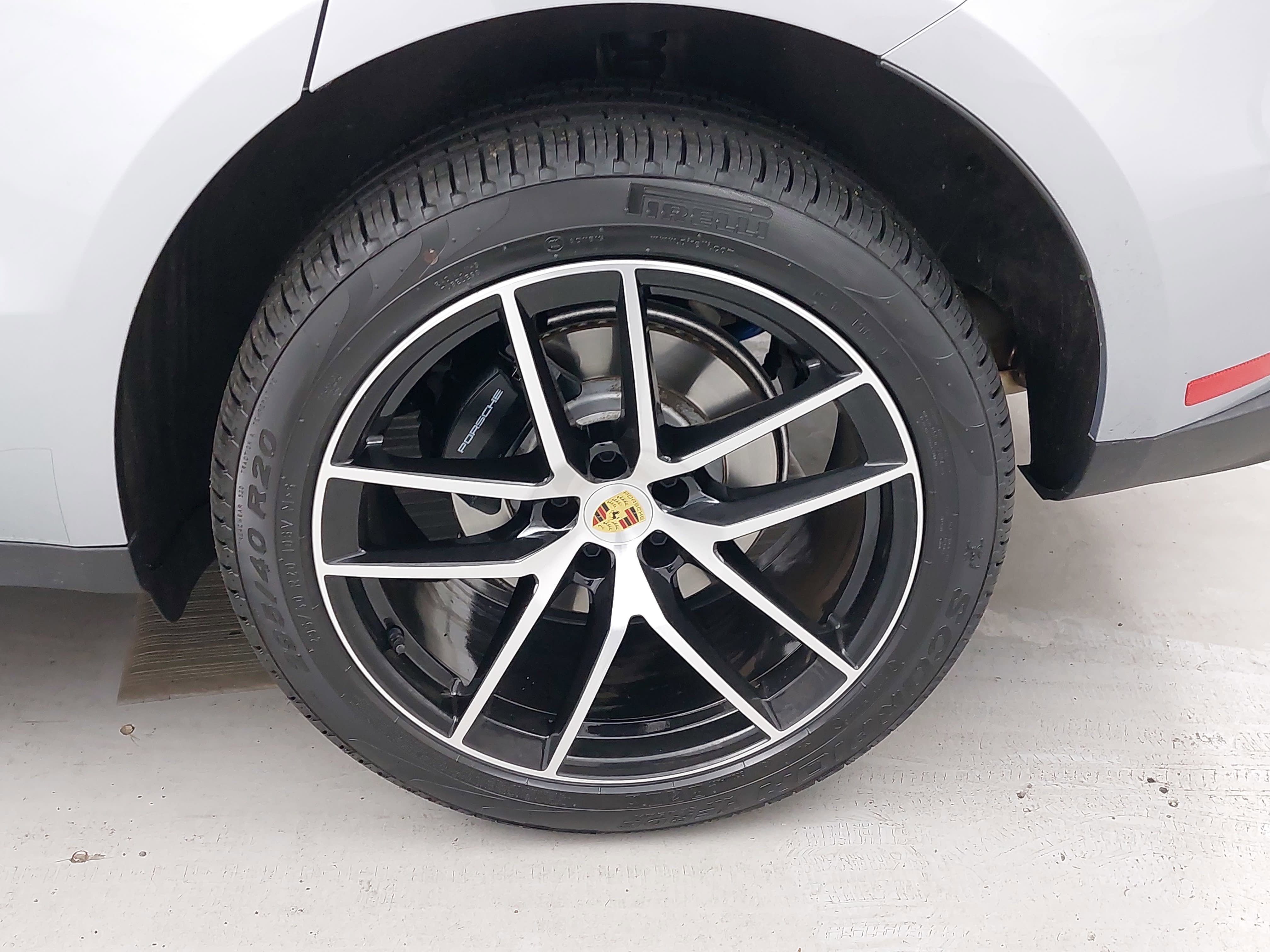 2025 Porsche Macan Base