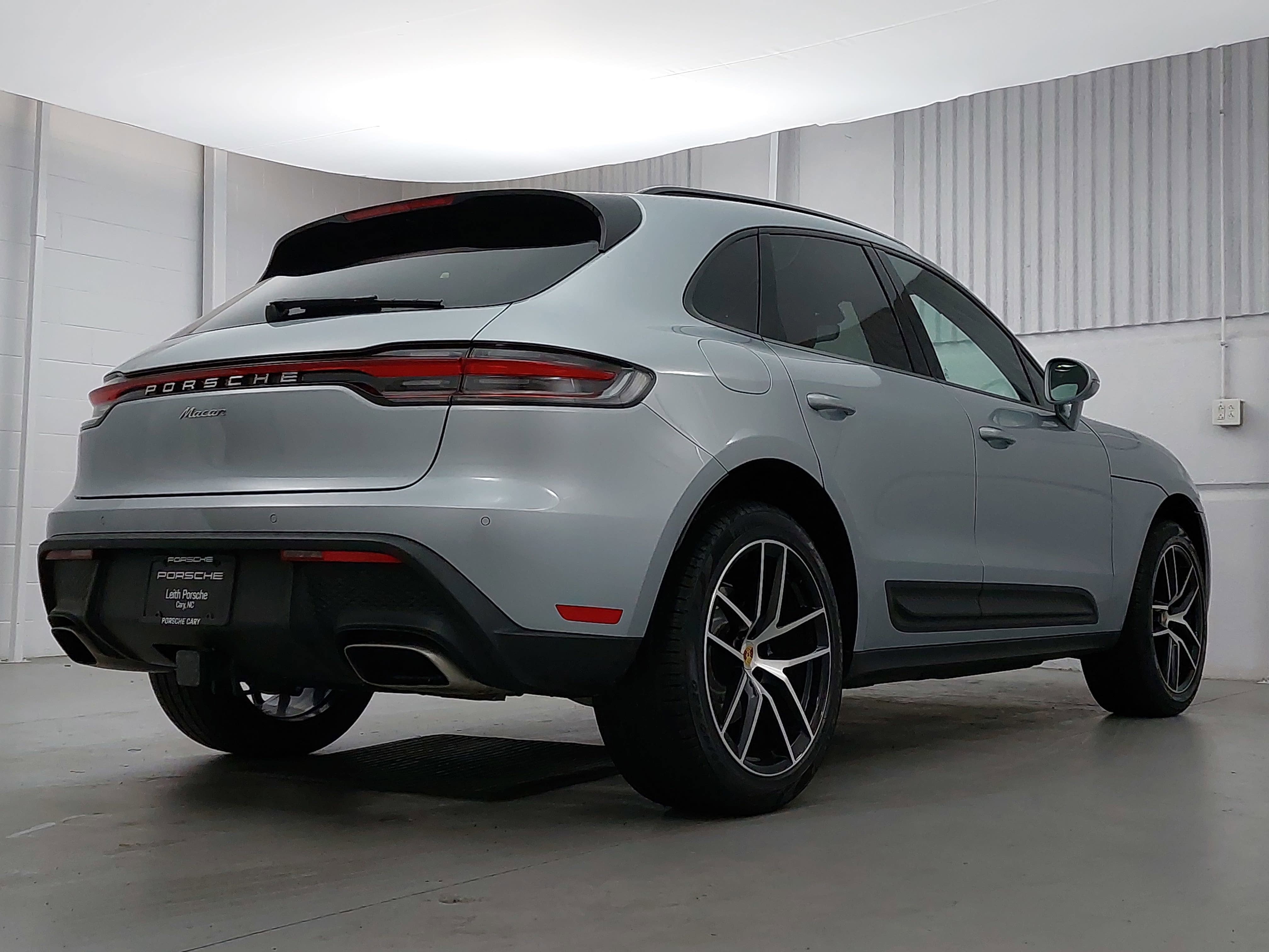 2025 Porsche Macan Base