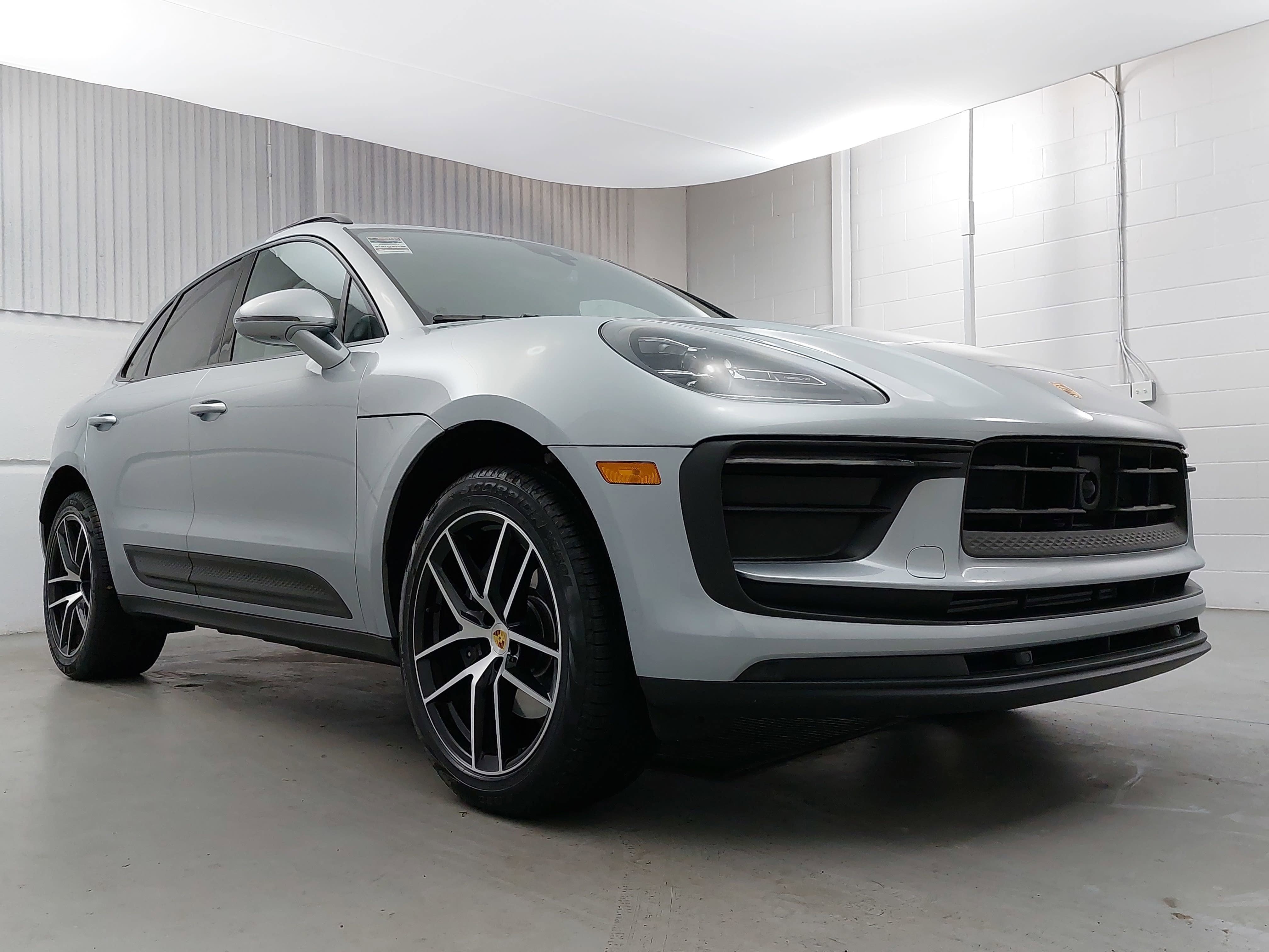 2025 Porsche Macan Base