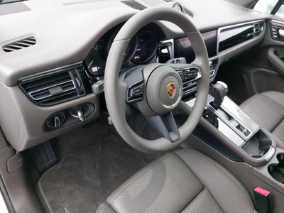 2025 Porsche Macan Base