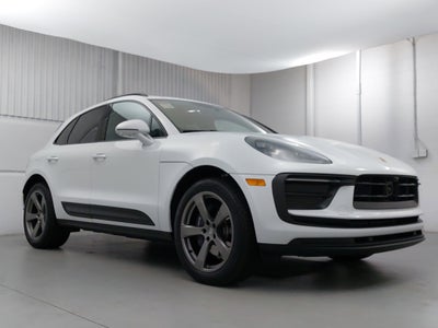 2025 Porsche Macan Base