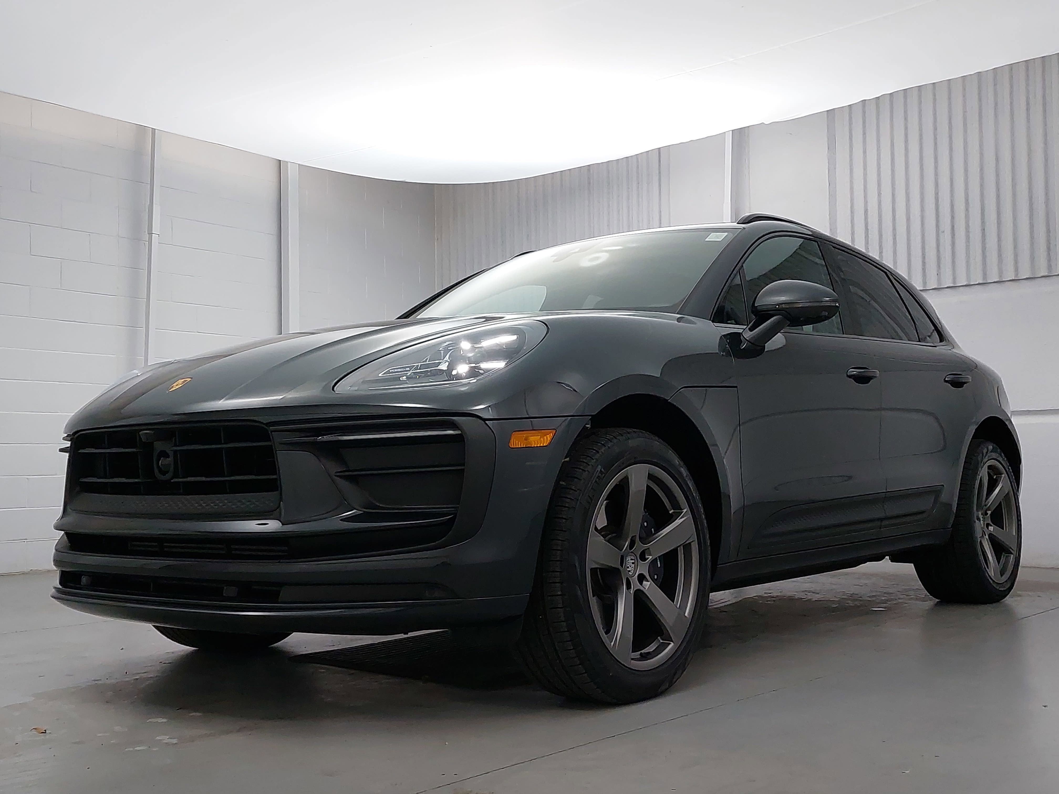 2025 Porsche Macan Base