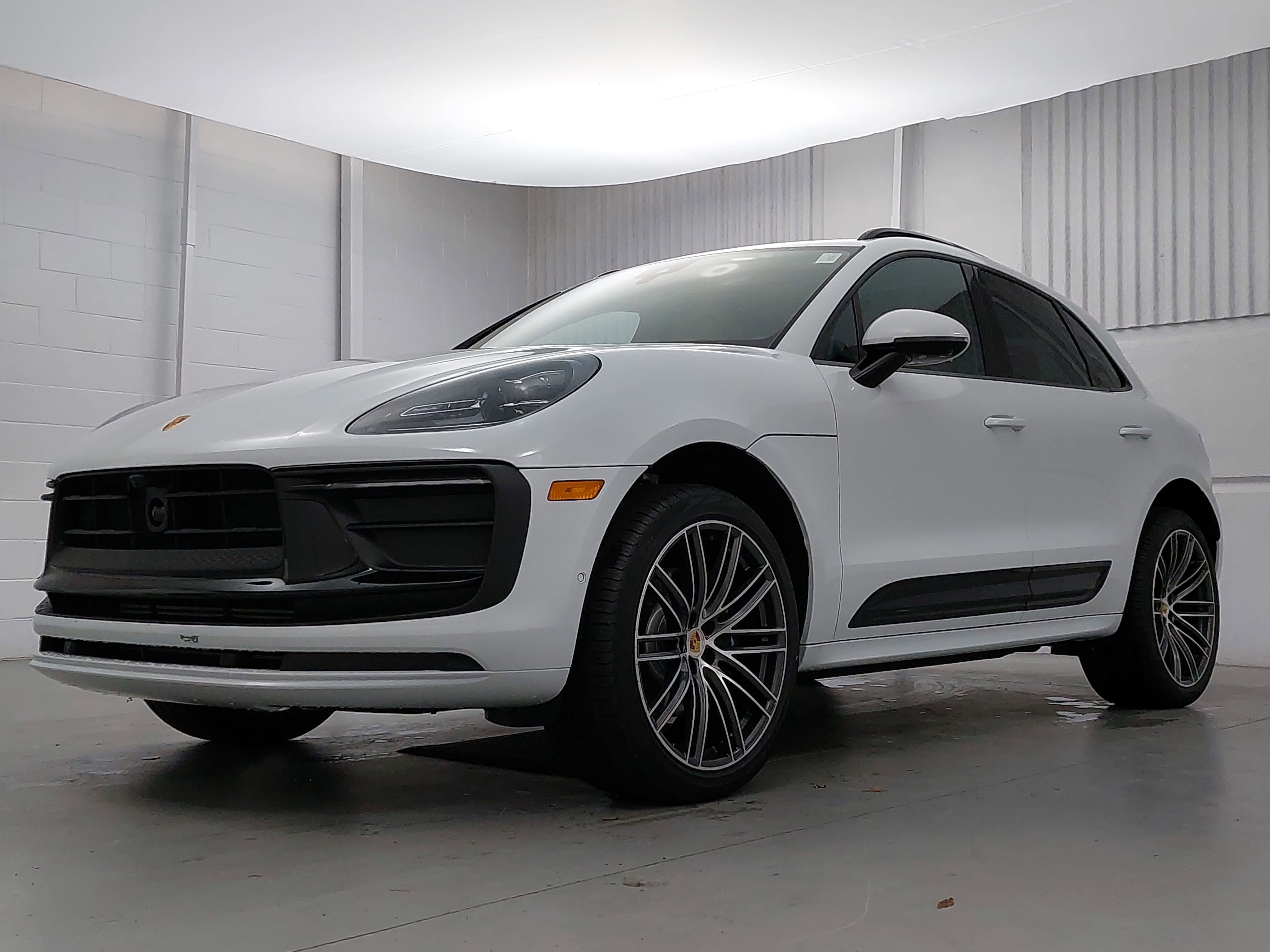 2026 Porsche Macan Base
