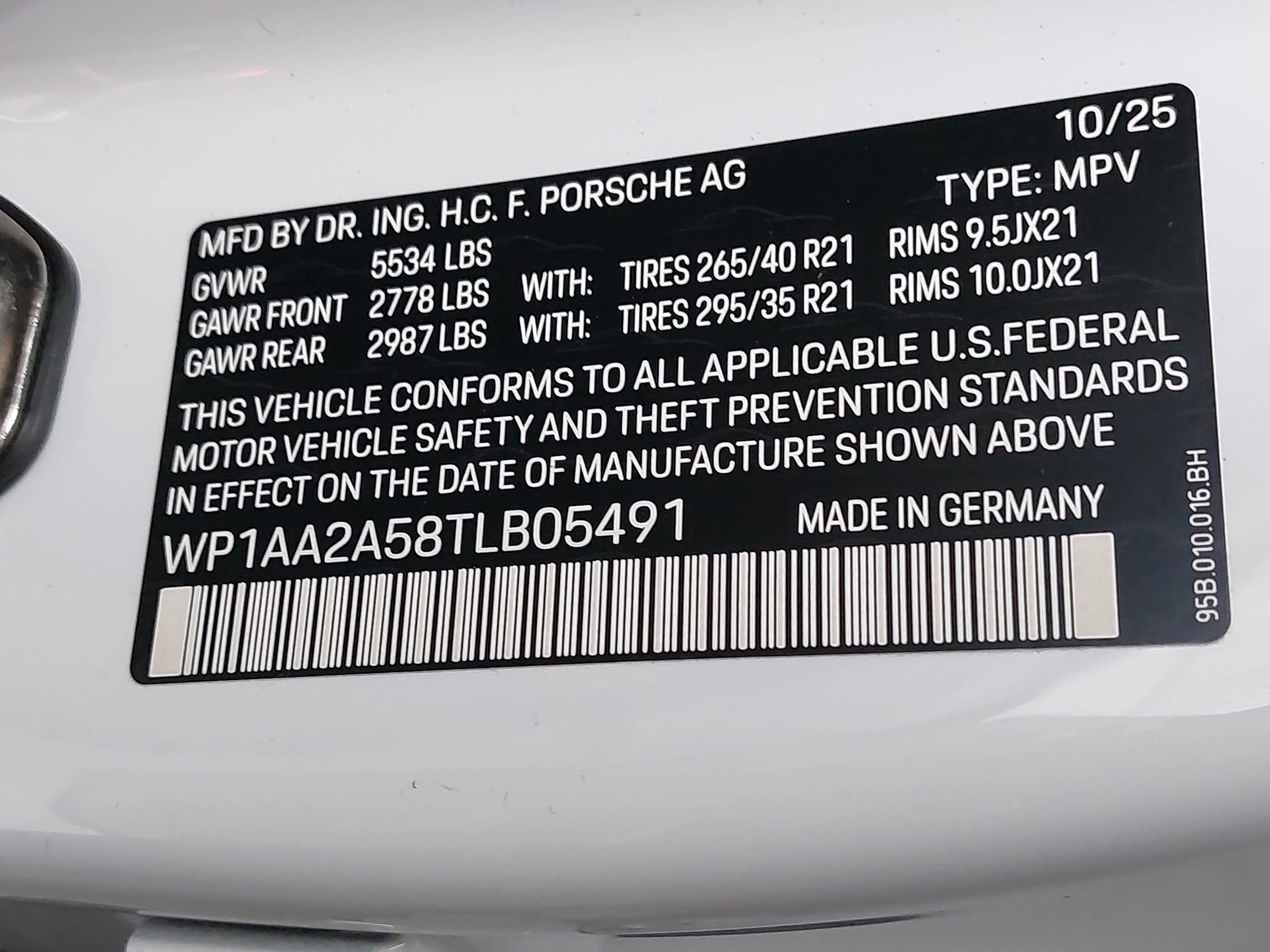 2026 Porsche Macan Base