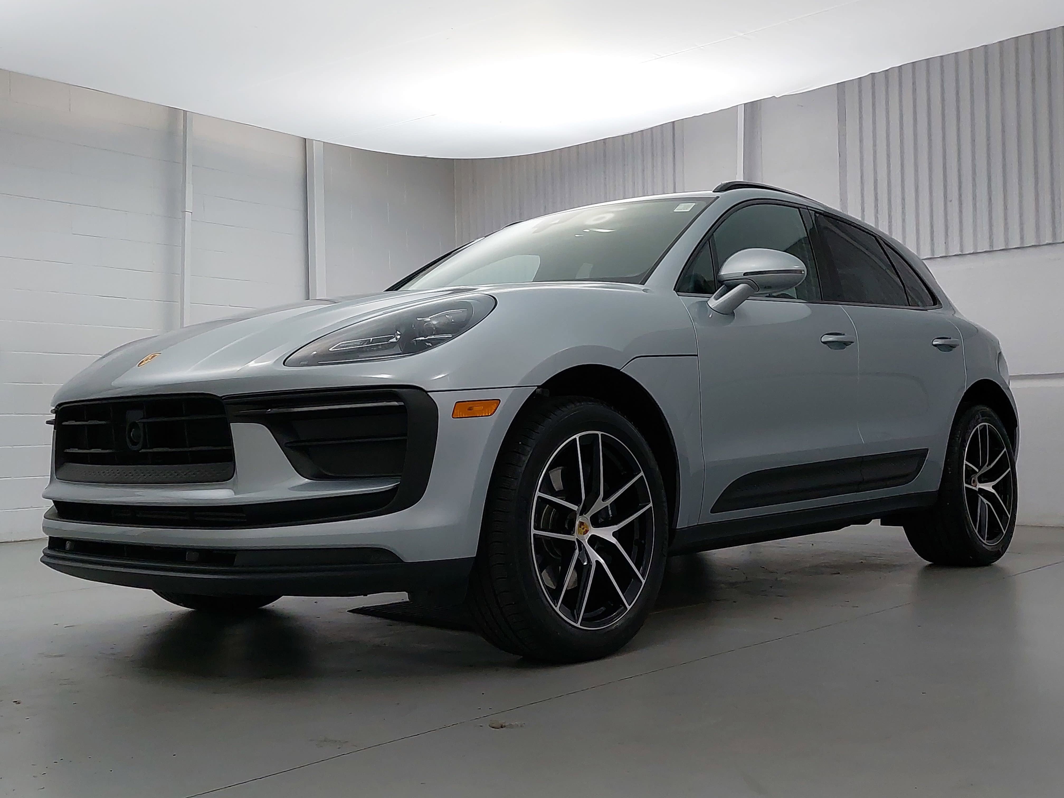 2025 Porsche Macan Base