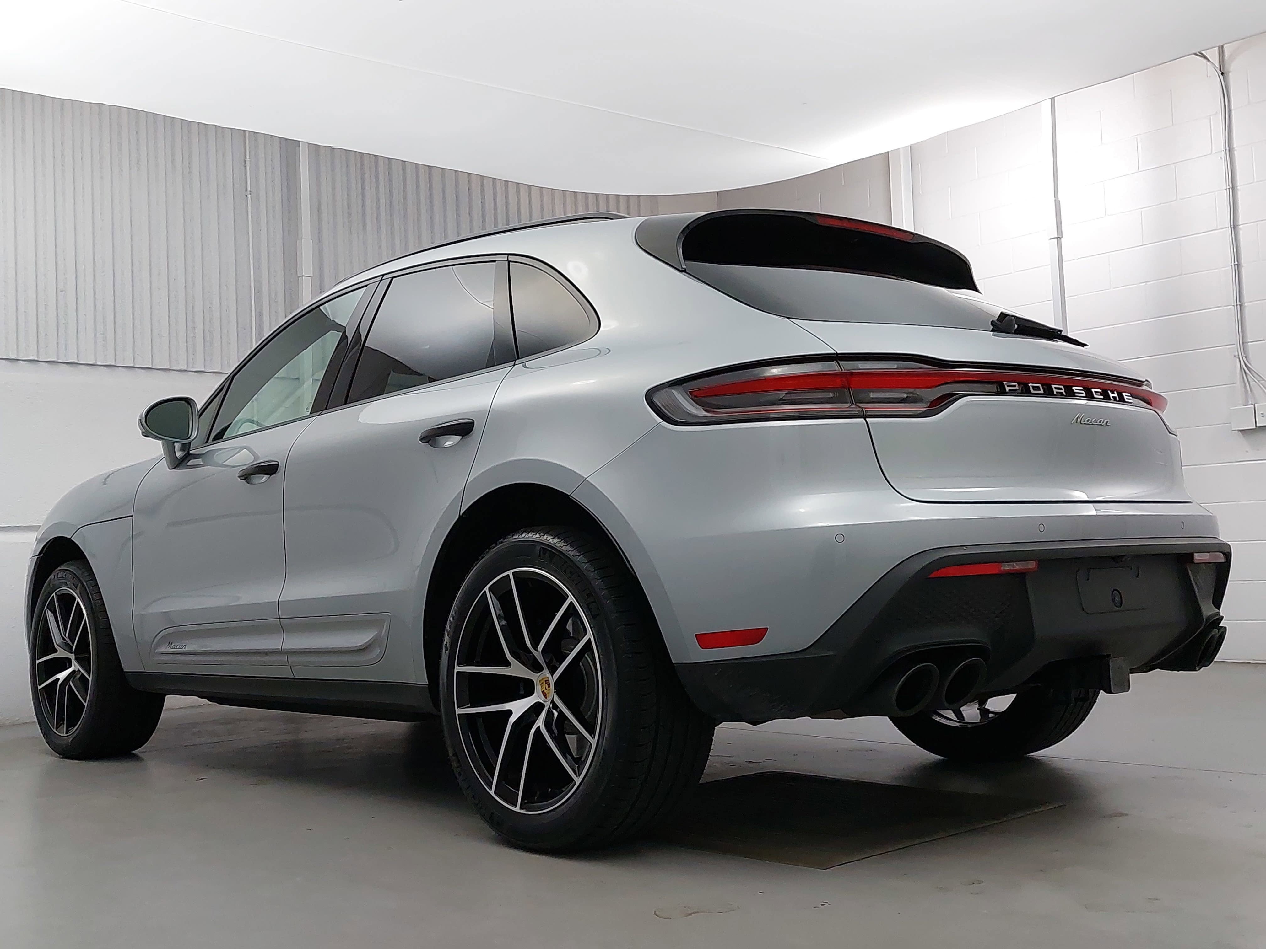 2025 Porsche Macan Base