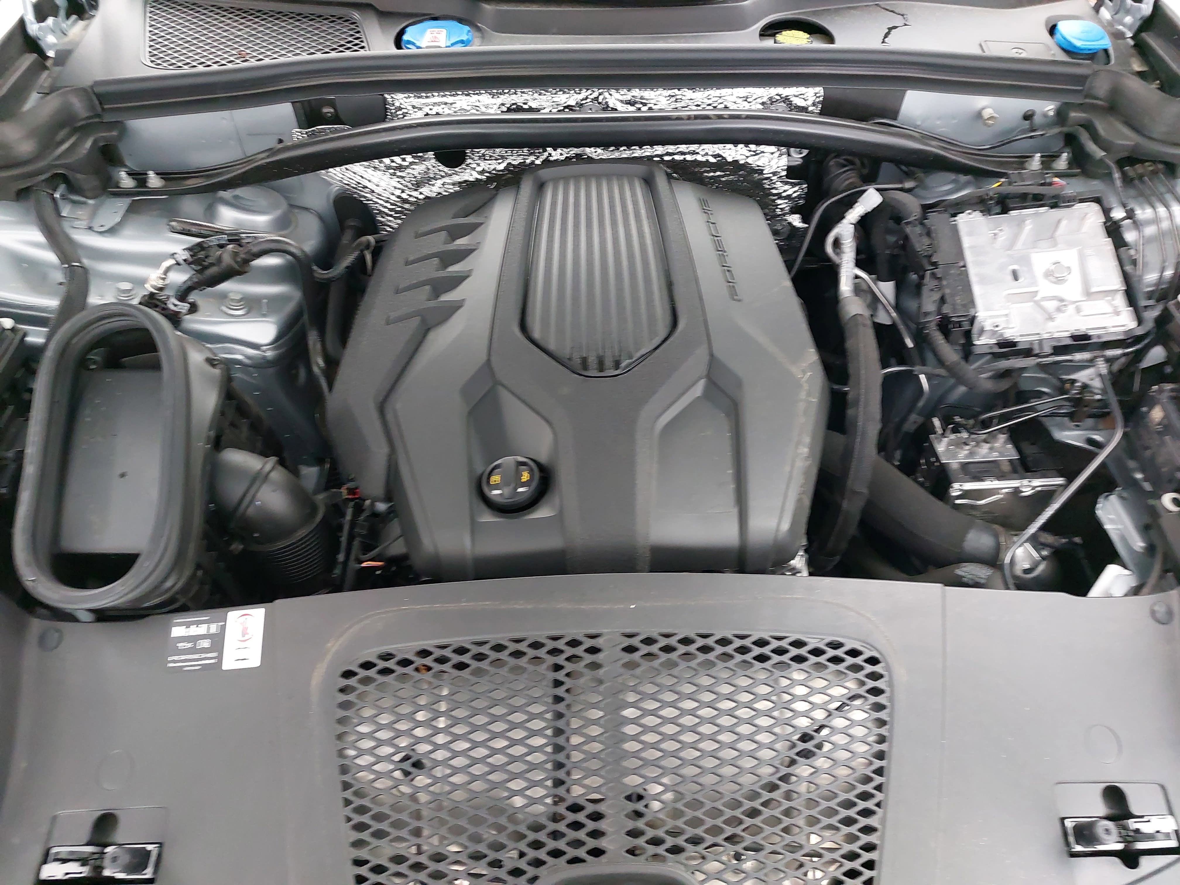 2025 Porsche Macan Base