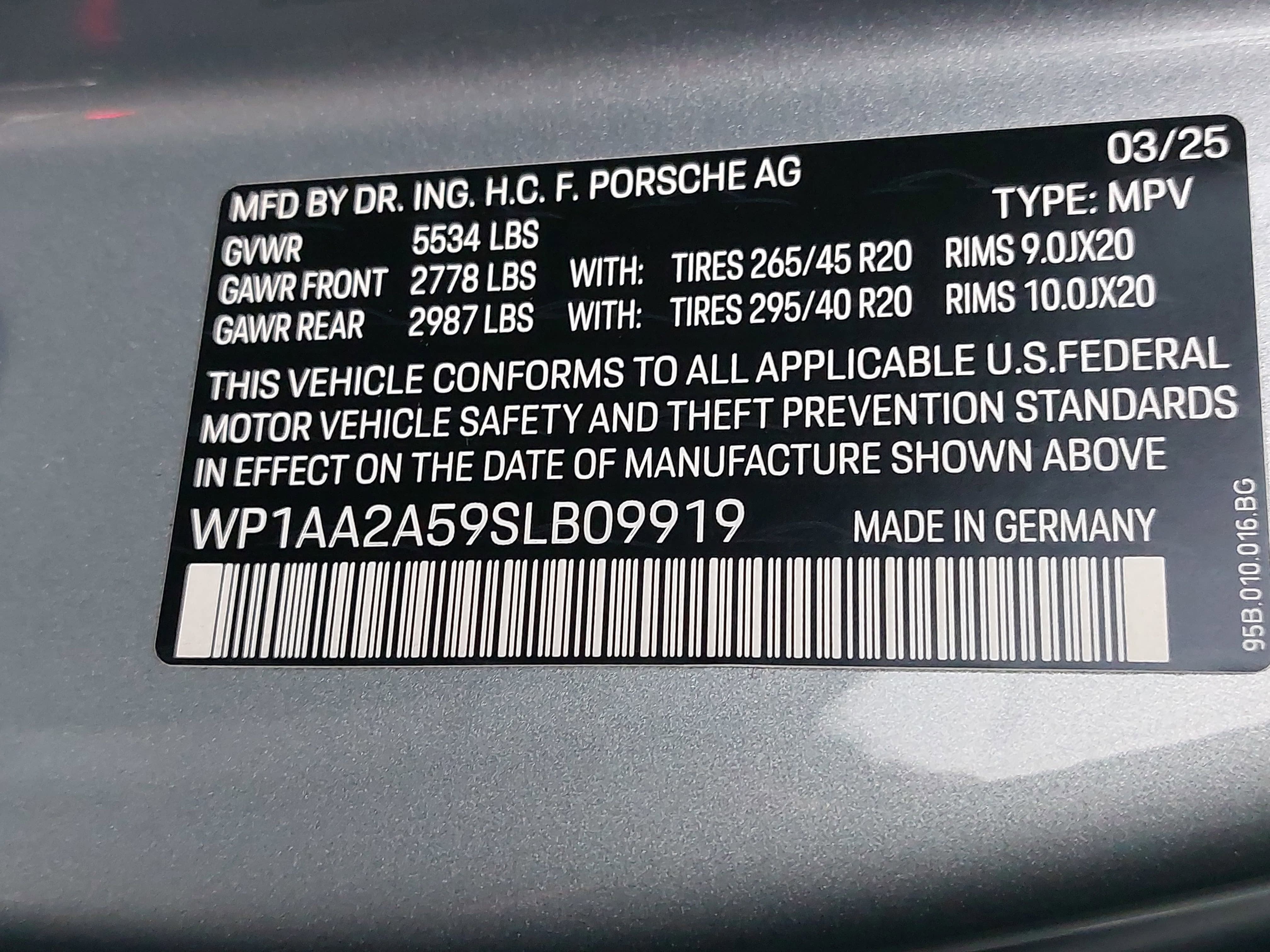 2025 Porsche Macan Base