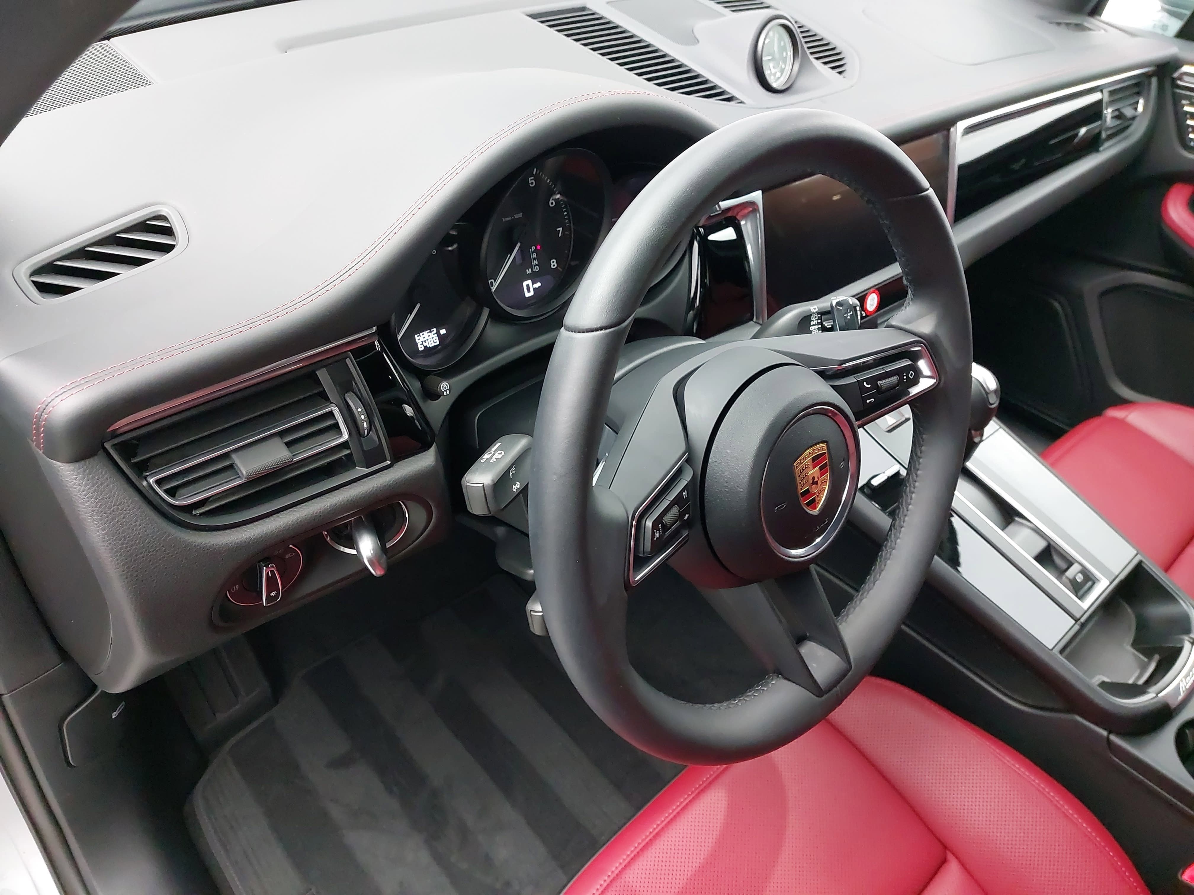 2025 Porsche Macan Base