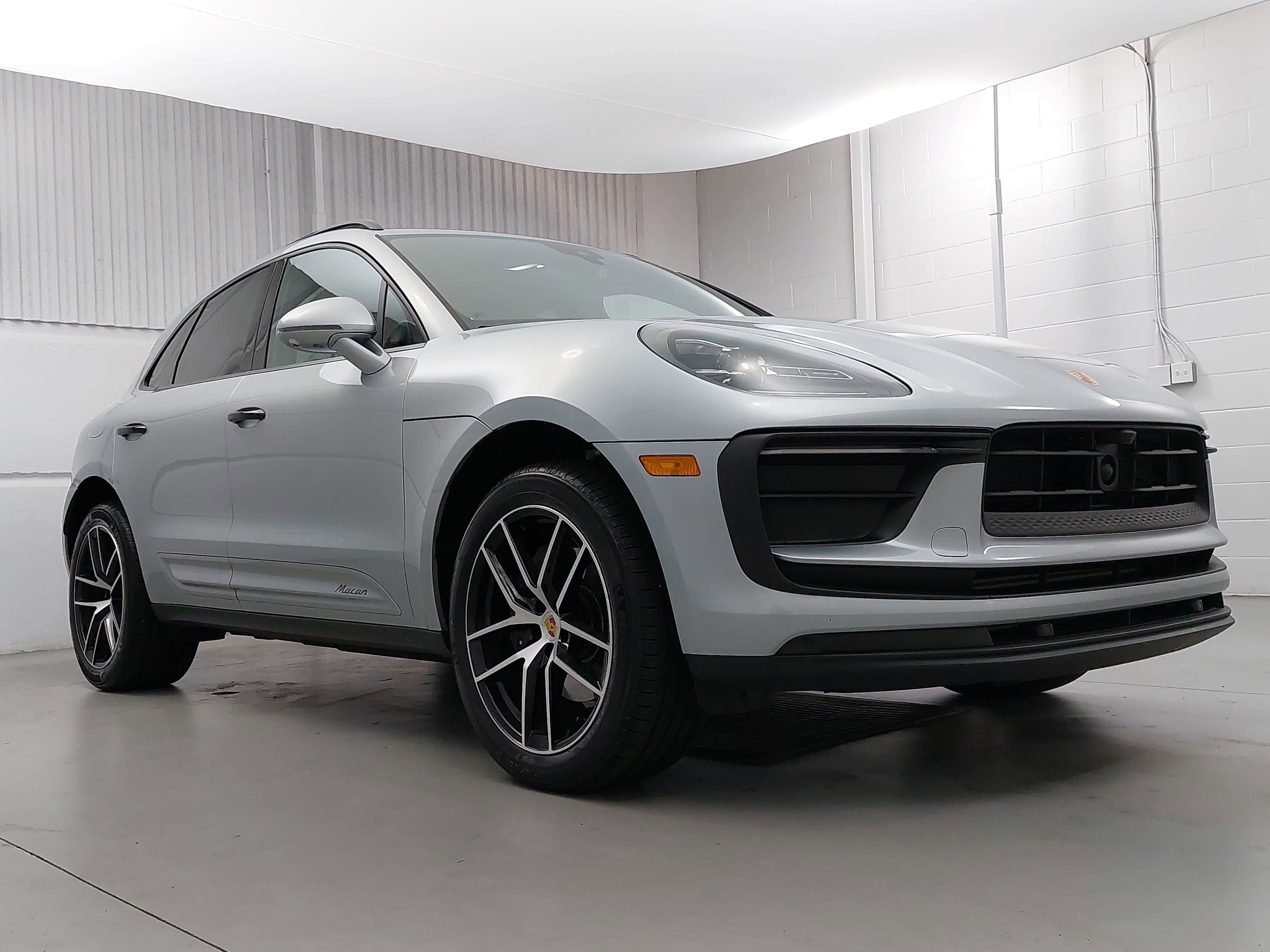 2025 Porsche Macan Base