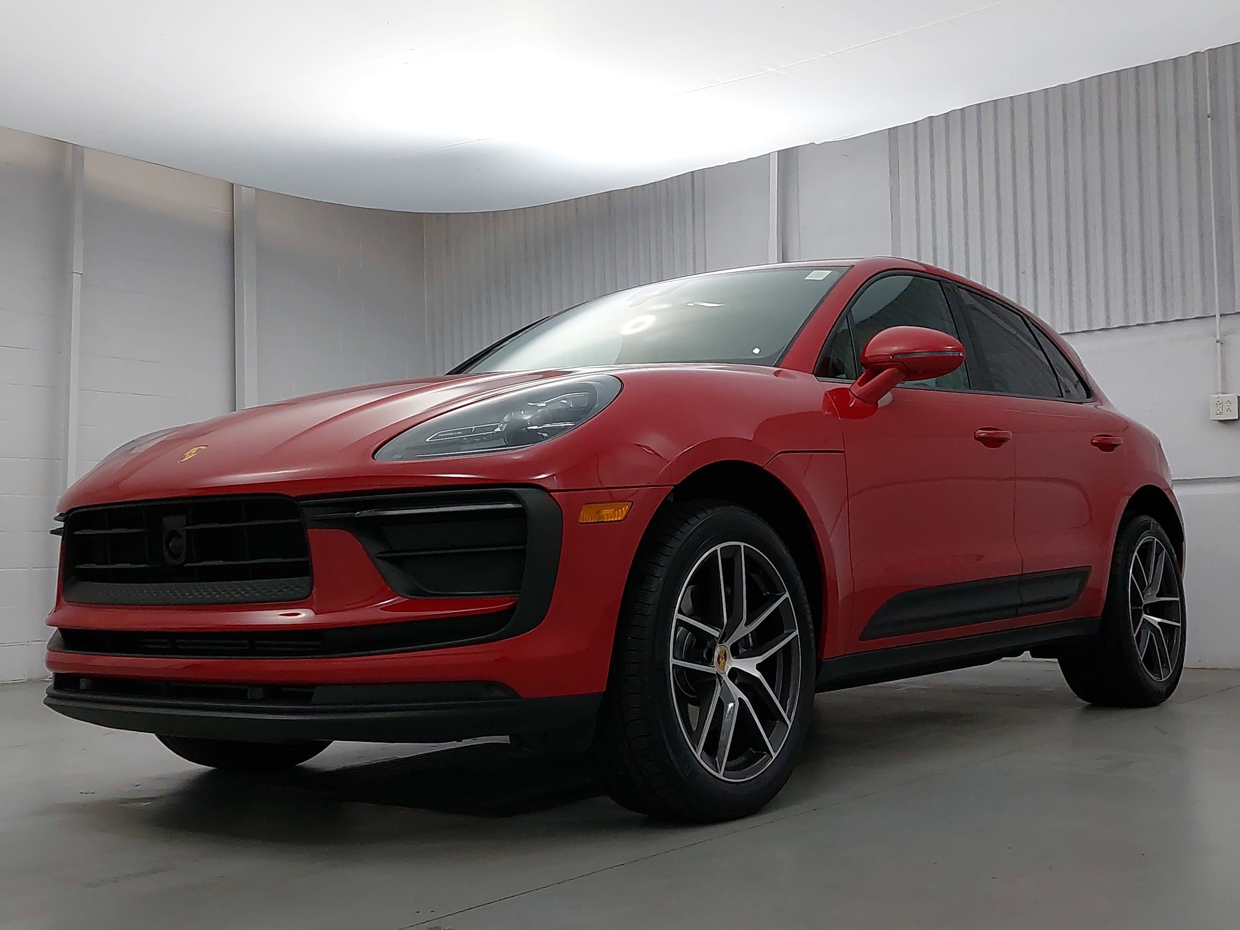 2025 Porsche Macan Base