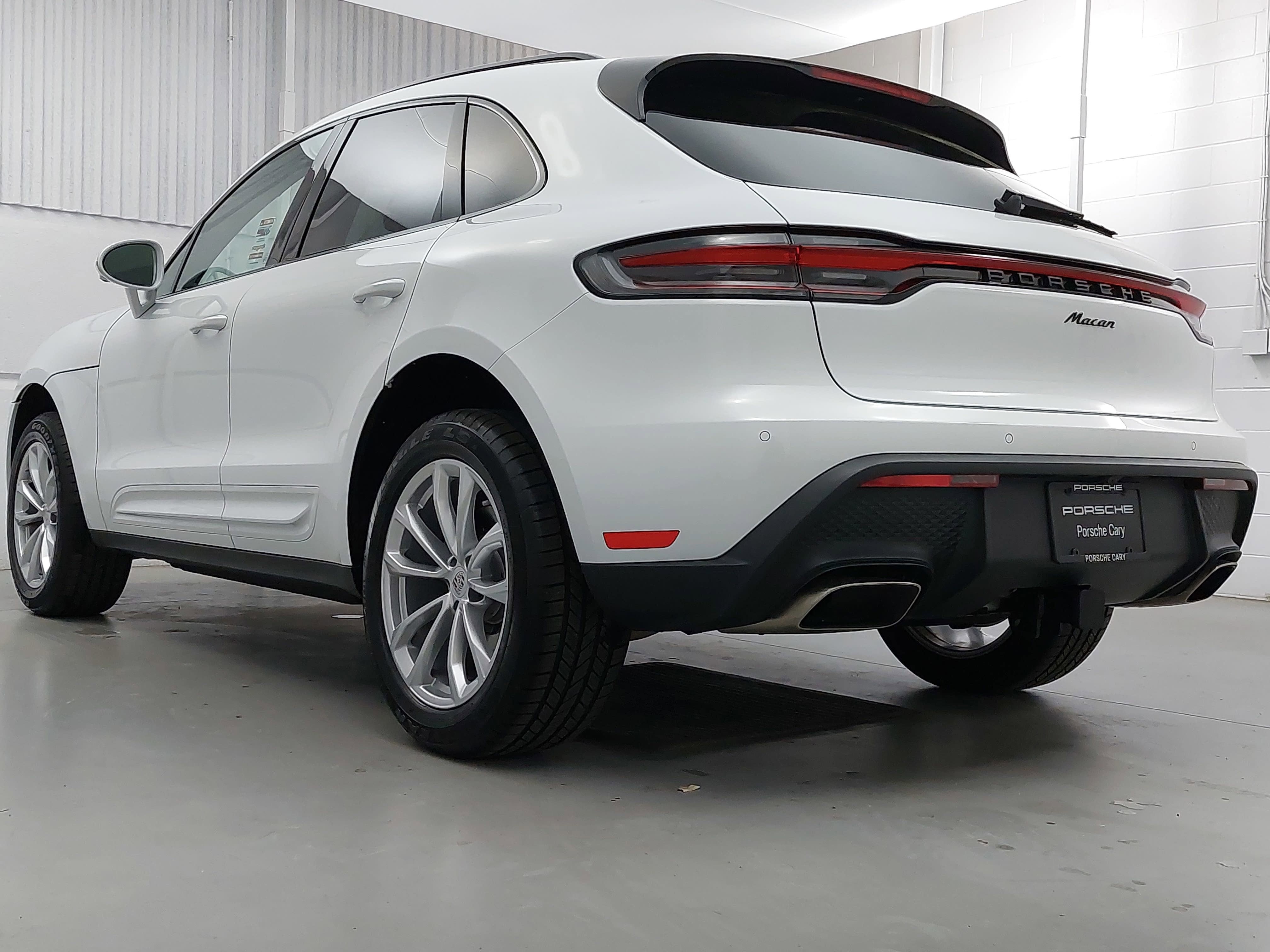 2026 Porsche Macan Base