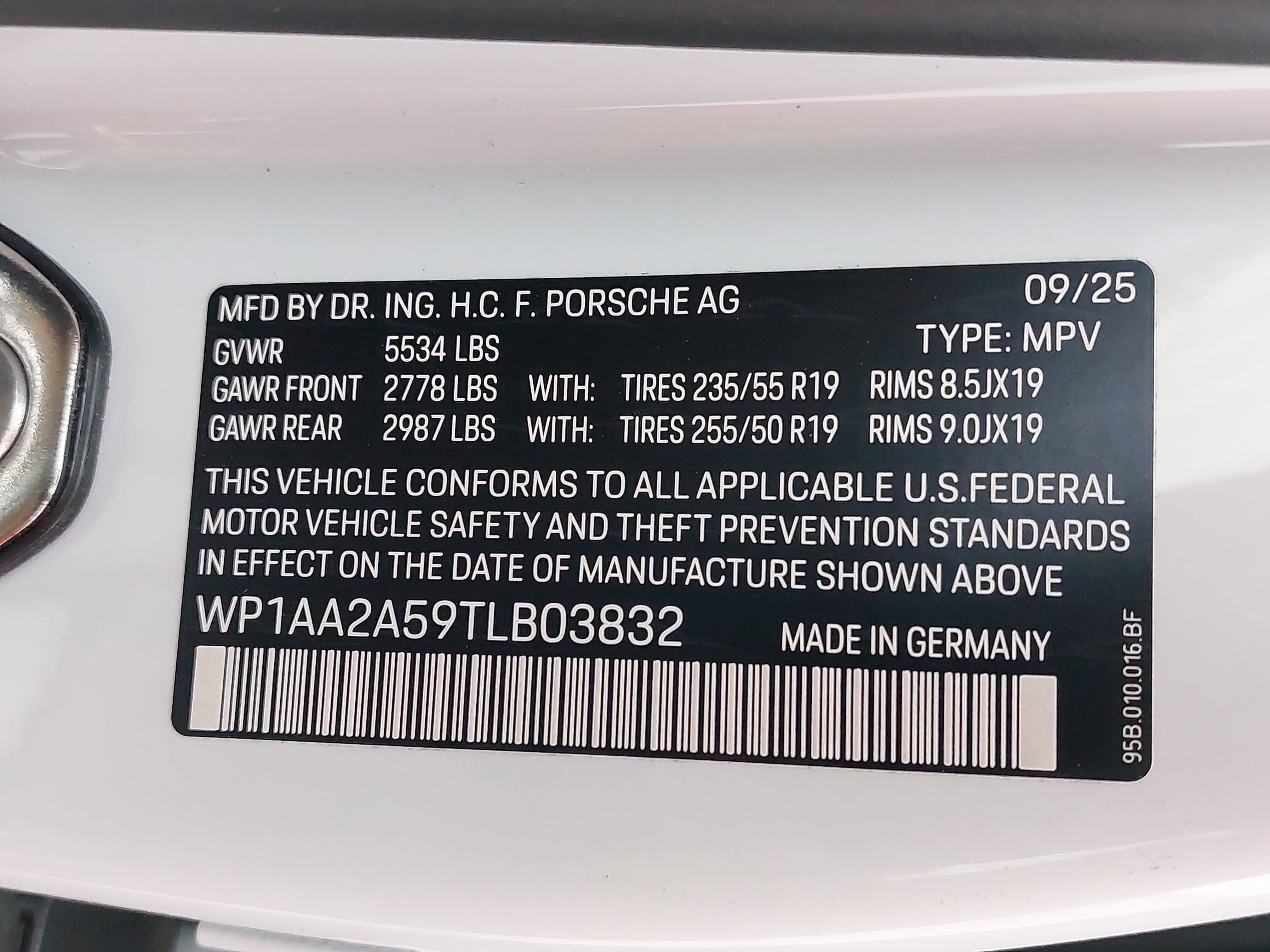 2026 Porsche Macan Base