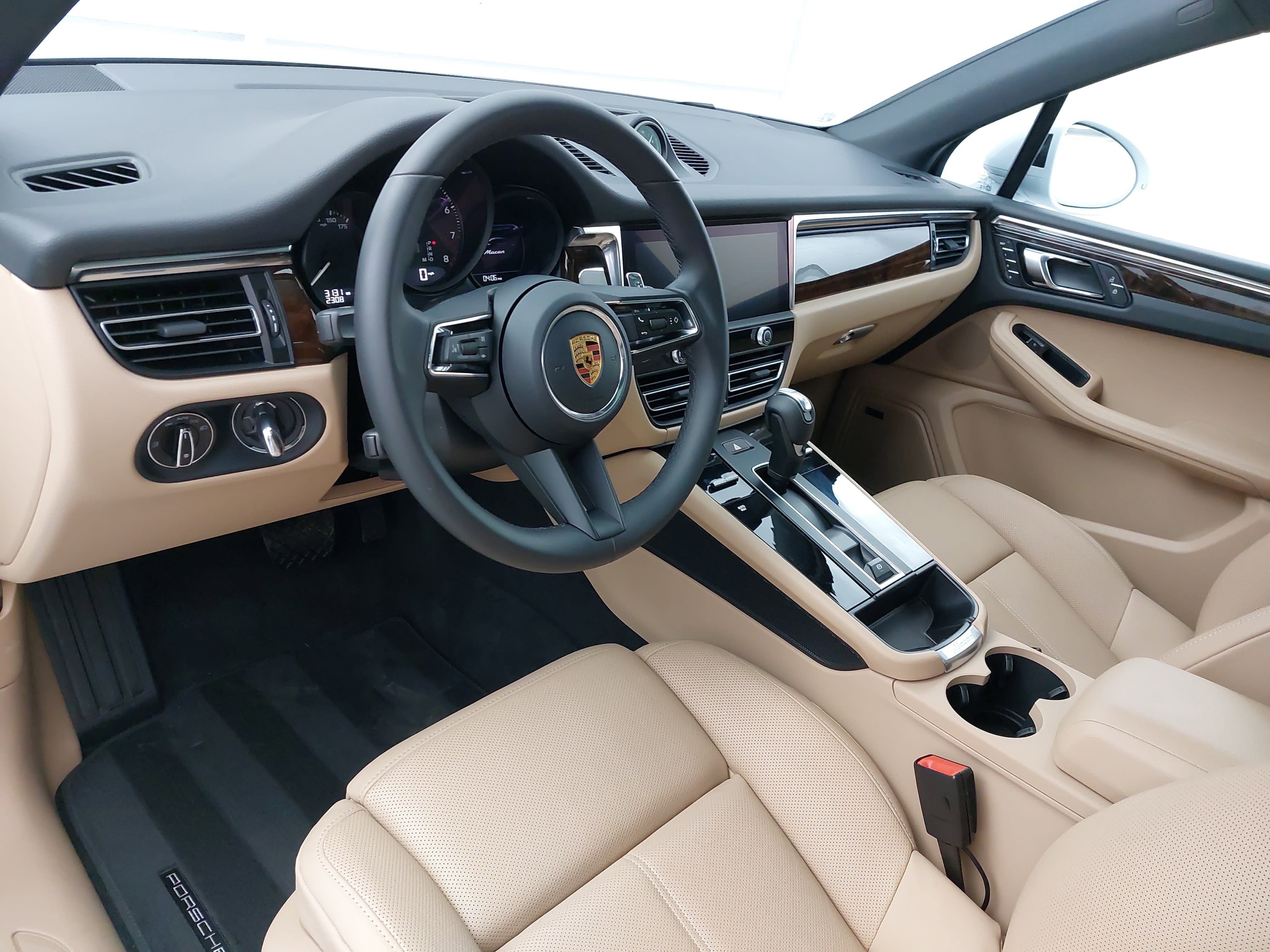 2026 Porsche Macan Base