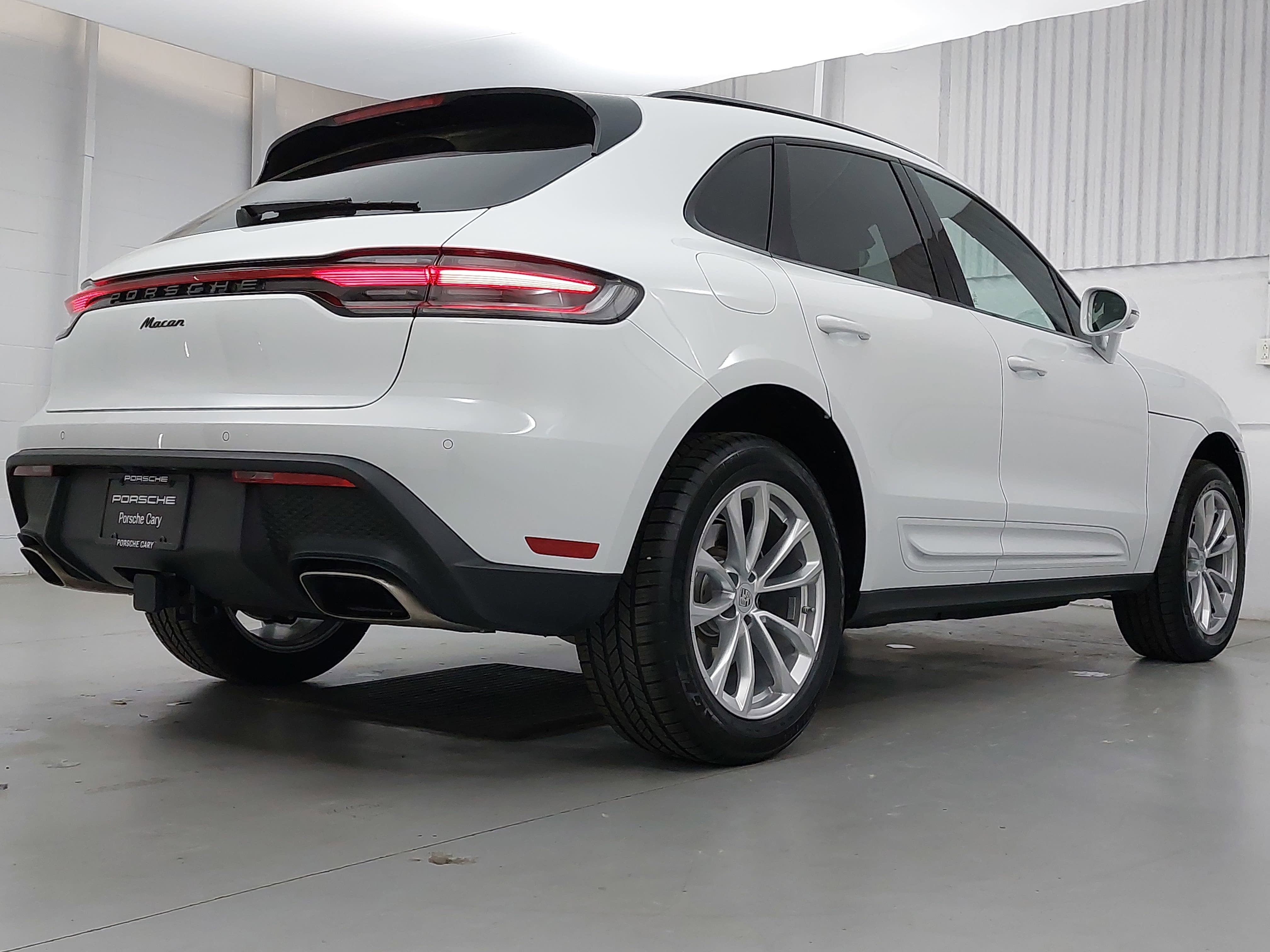 2026 Porsche Macan Base