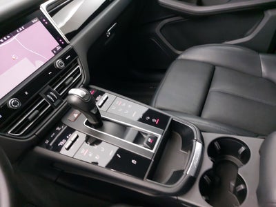 2023 Porsche Macan T