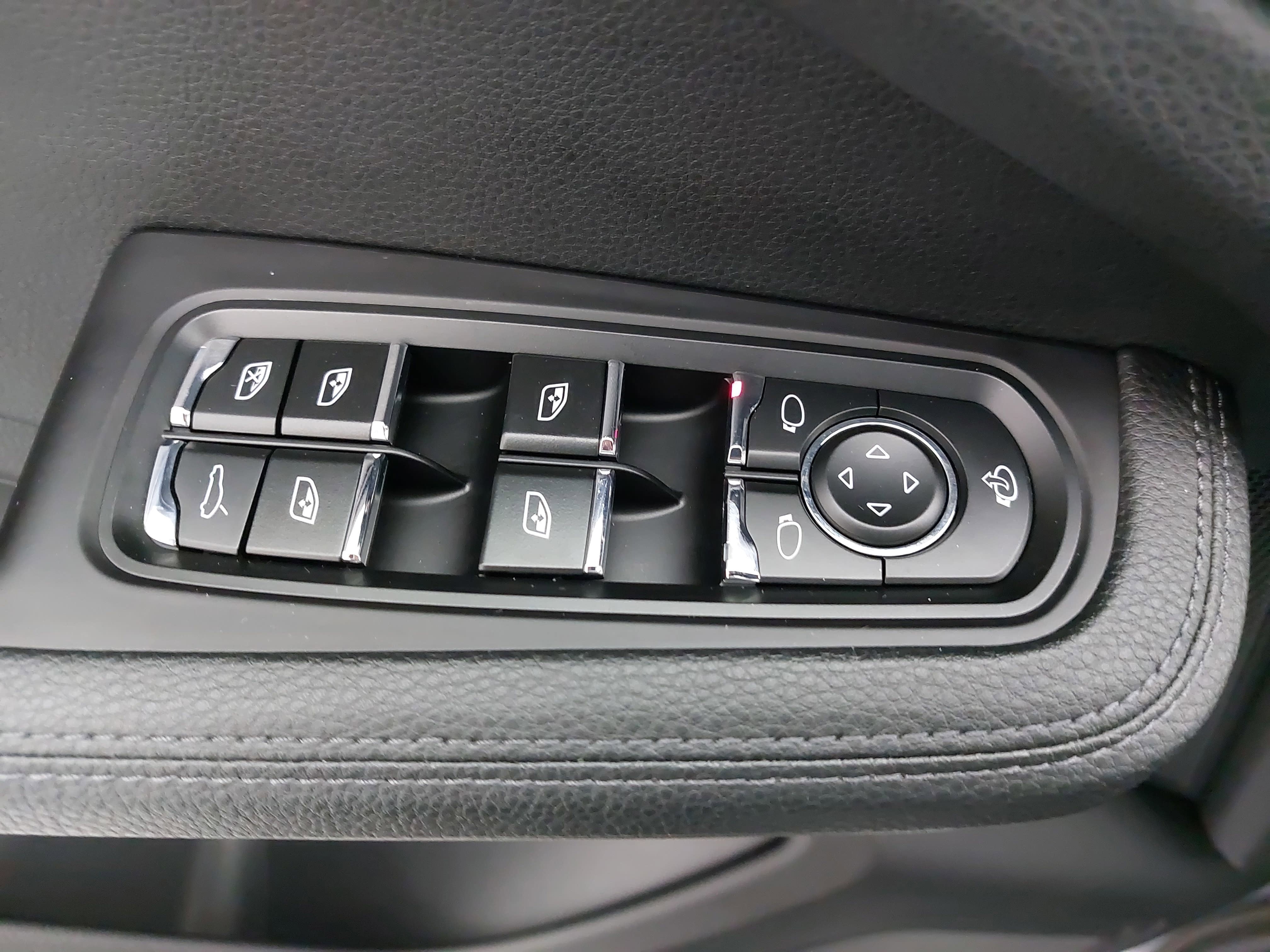 2023 Porsche Macan T