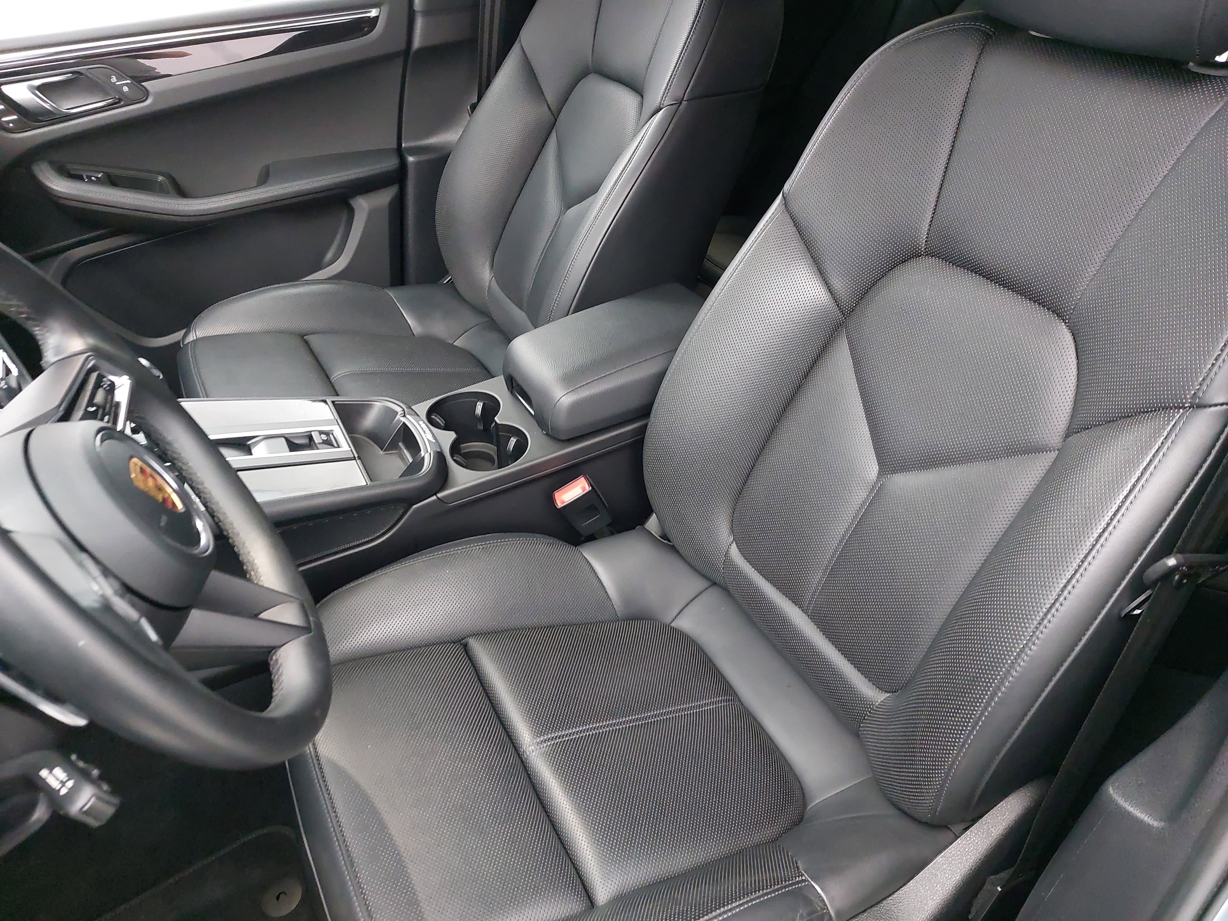 2023 Porsche Macan T