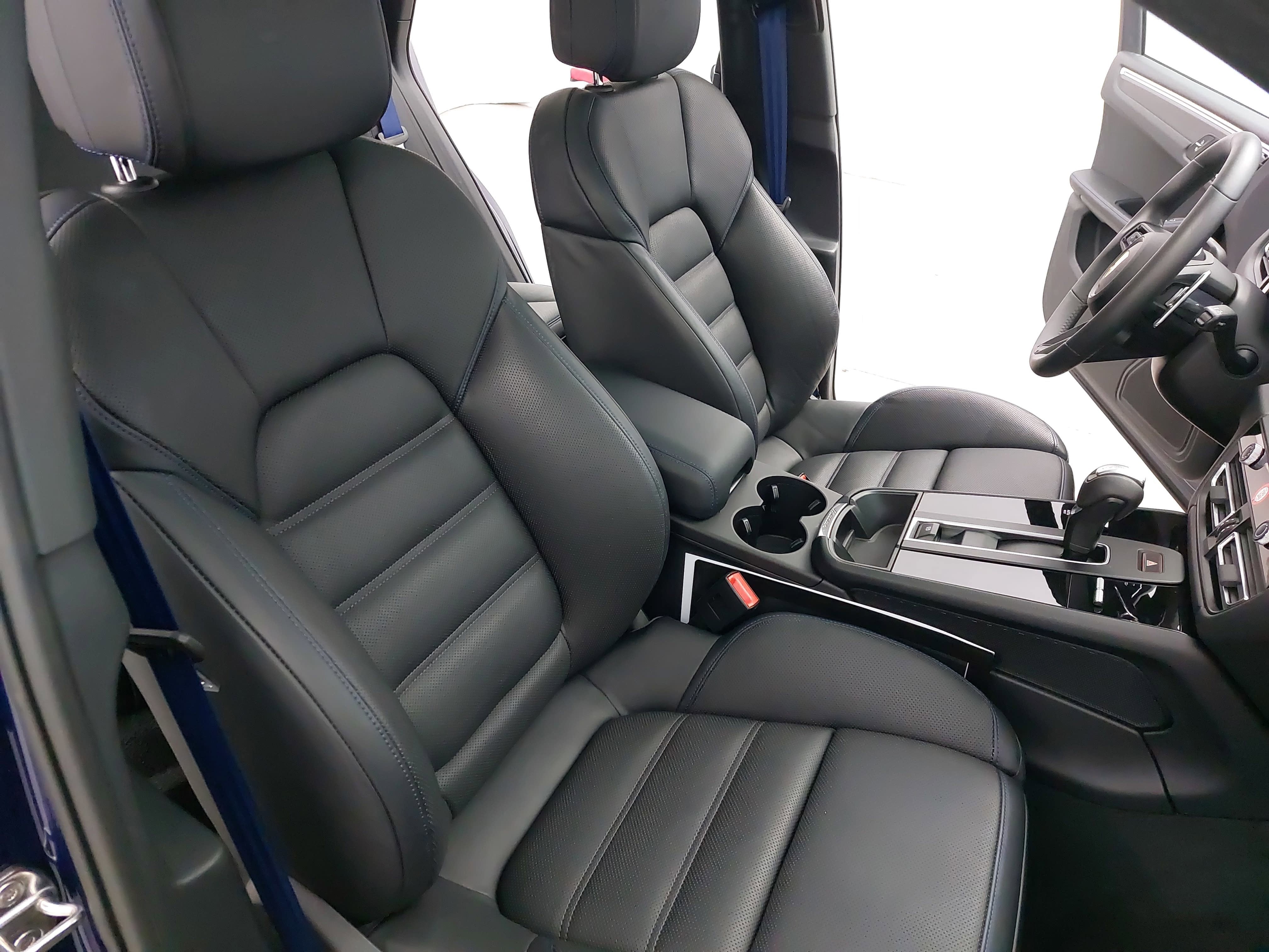 2025 Porsche Macan T