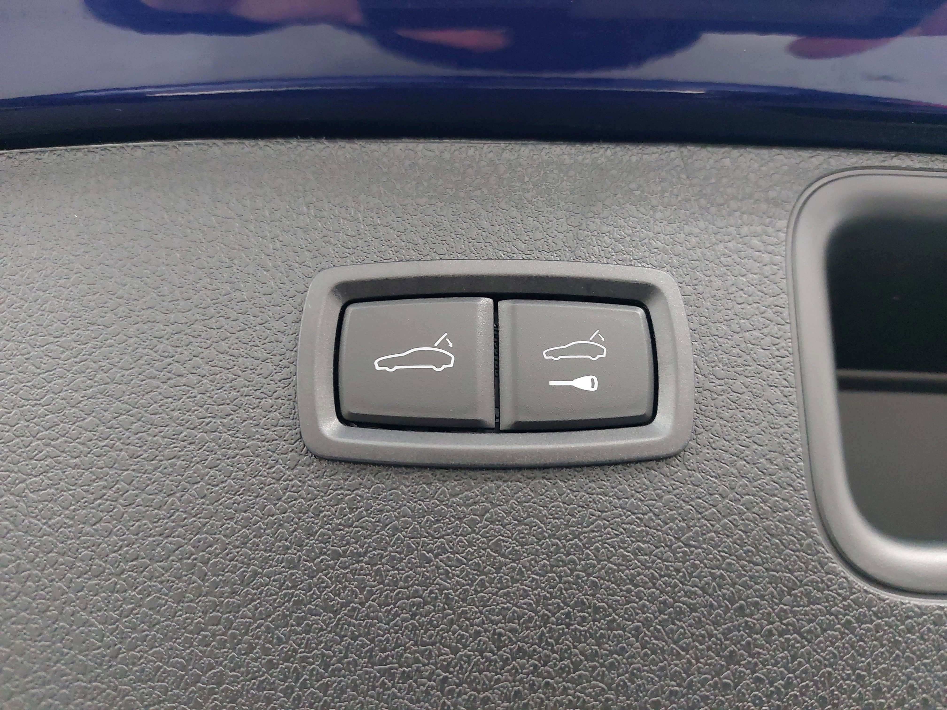 2025 Porsche Macan T