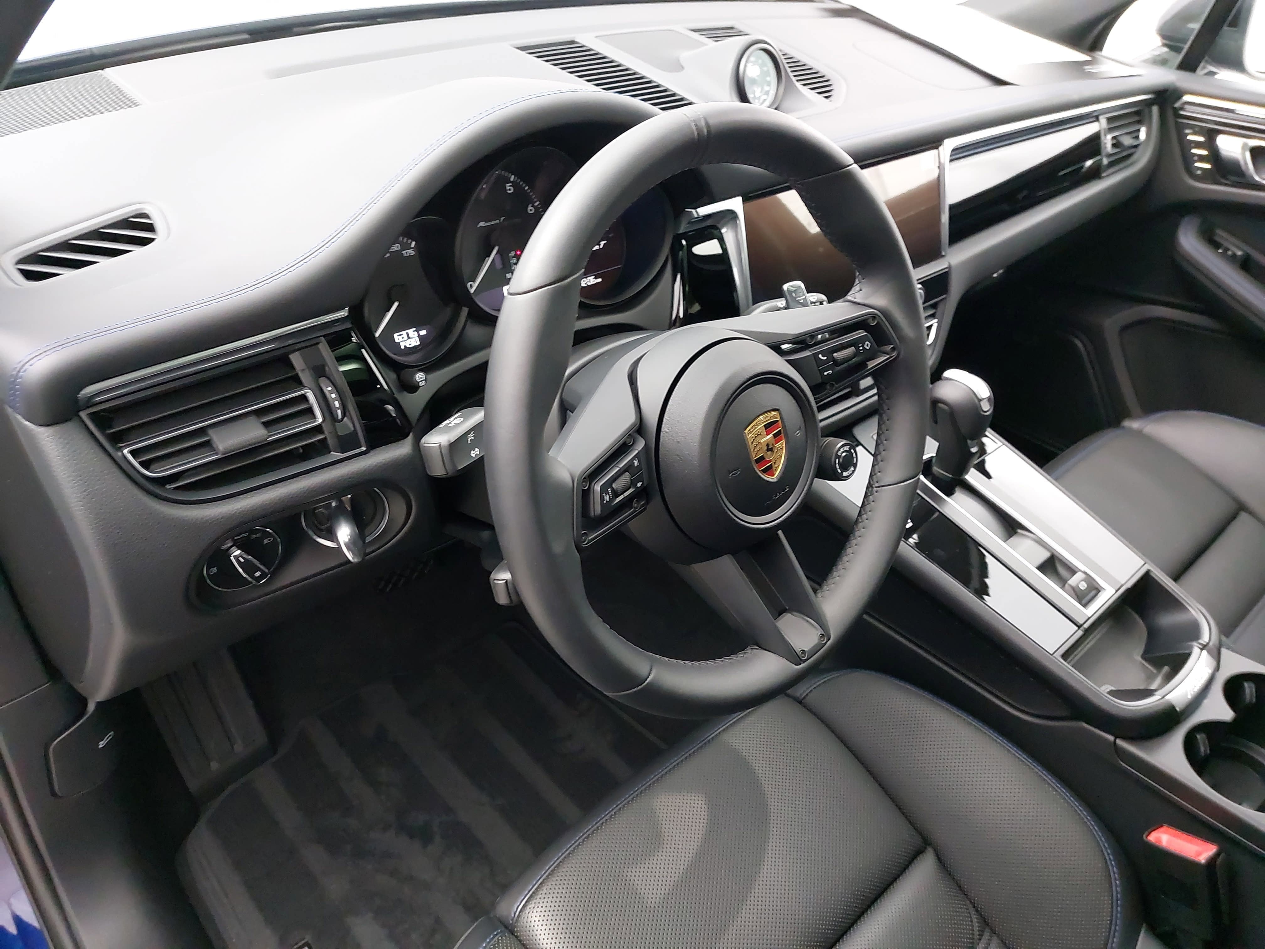 2025 Porsche Macan T