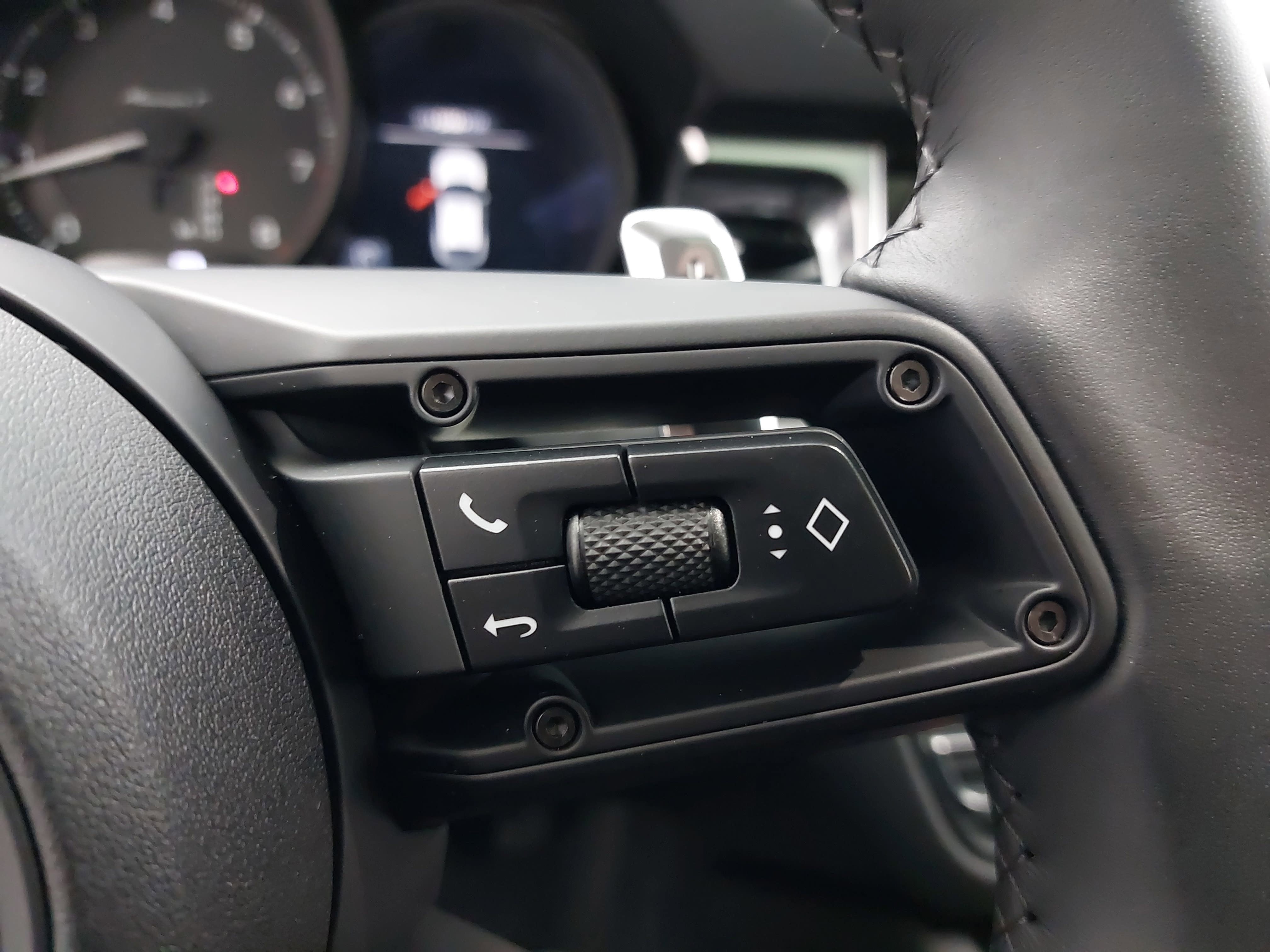 2025 Porsche Macan T