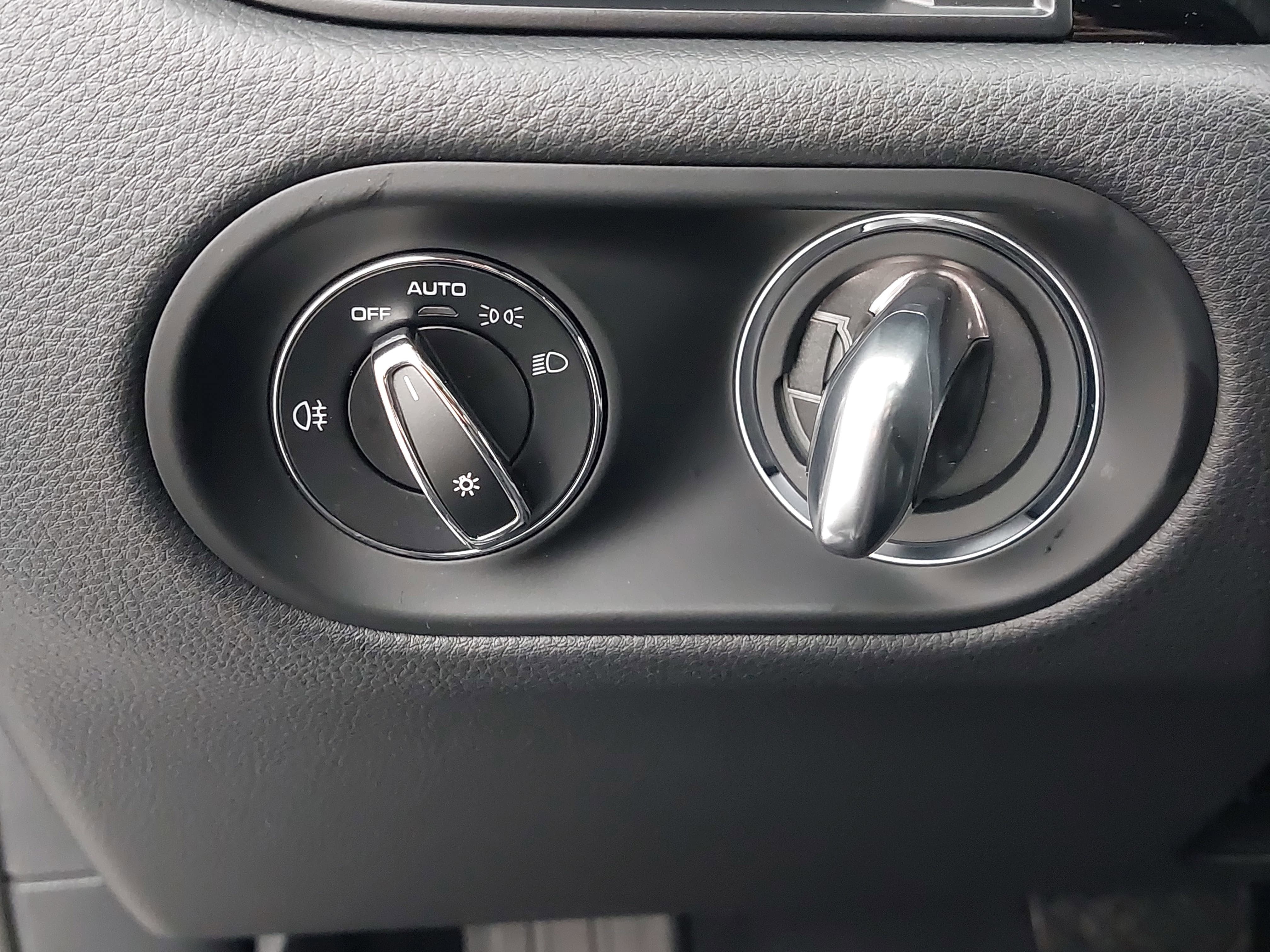 2025 Porsche Macan T