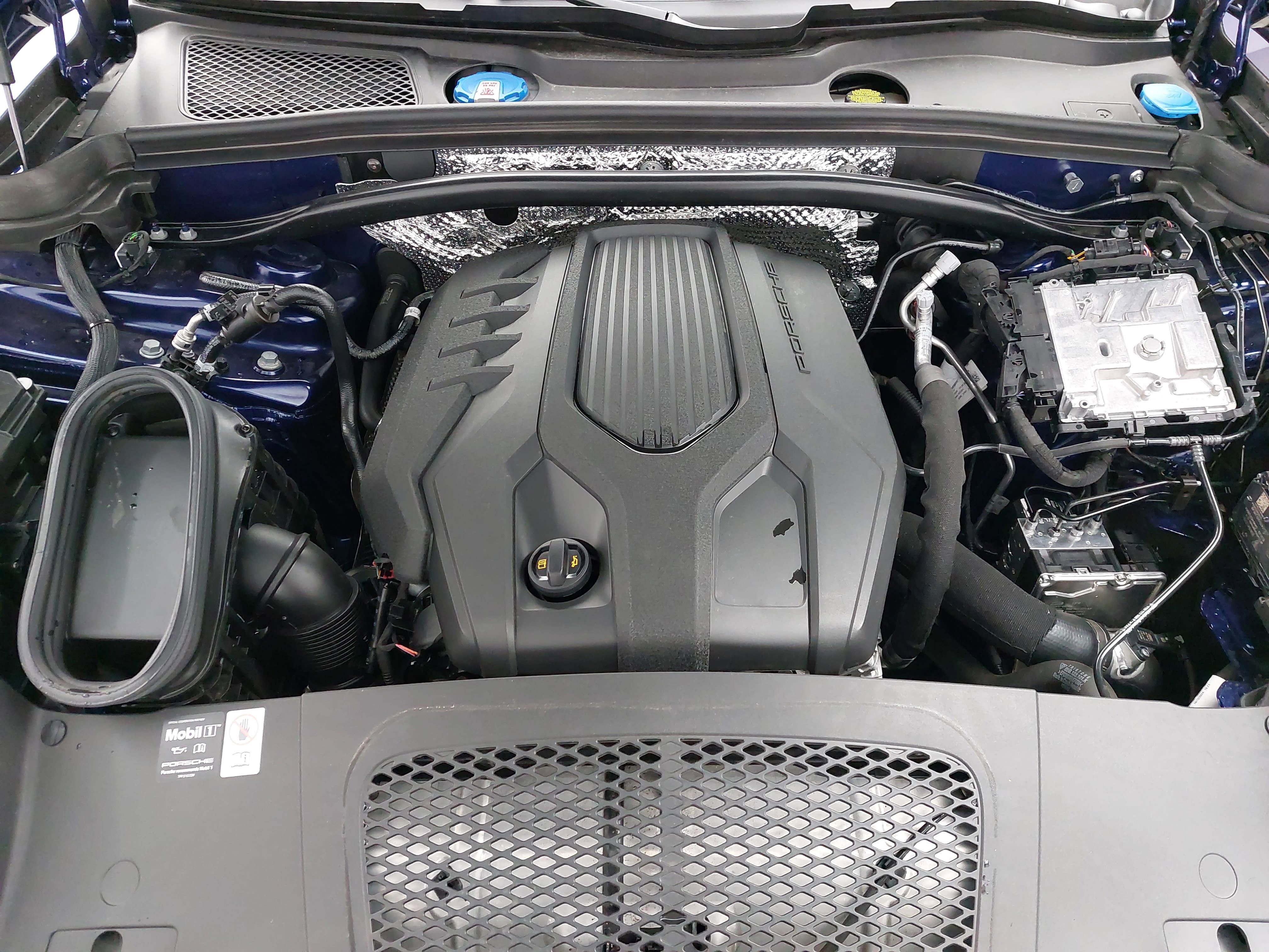 2025 Porsche Macan T