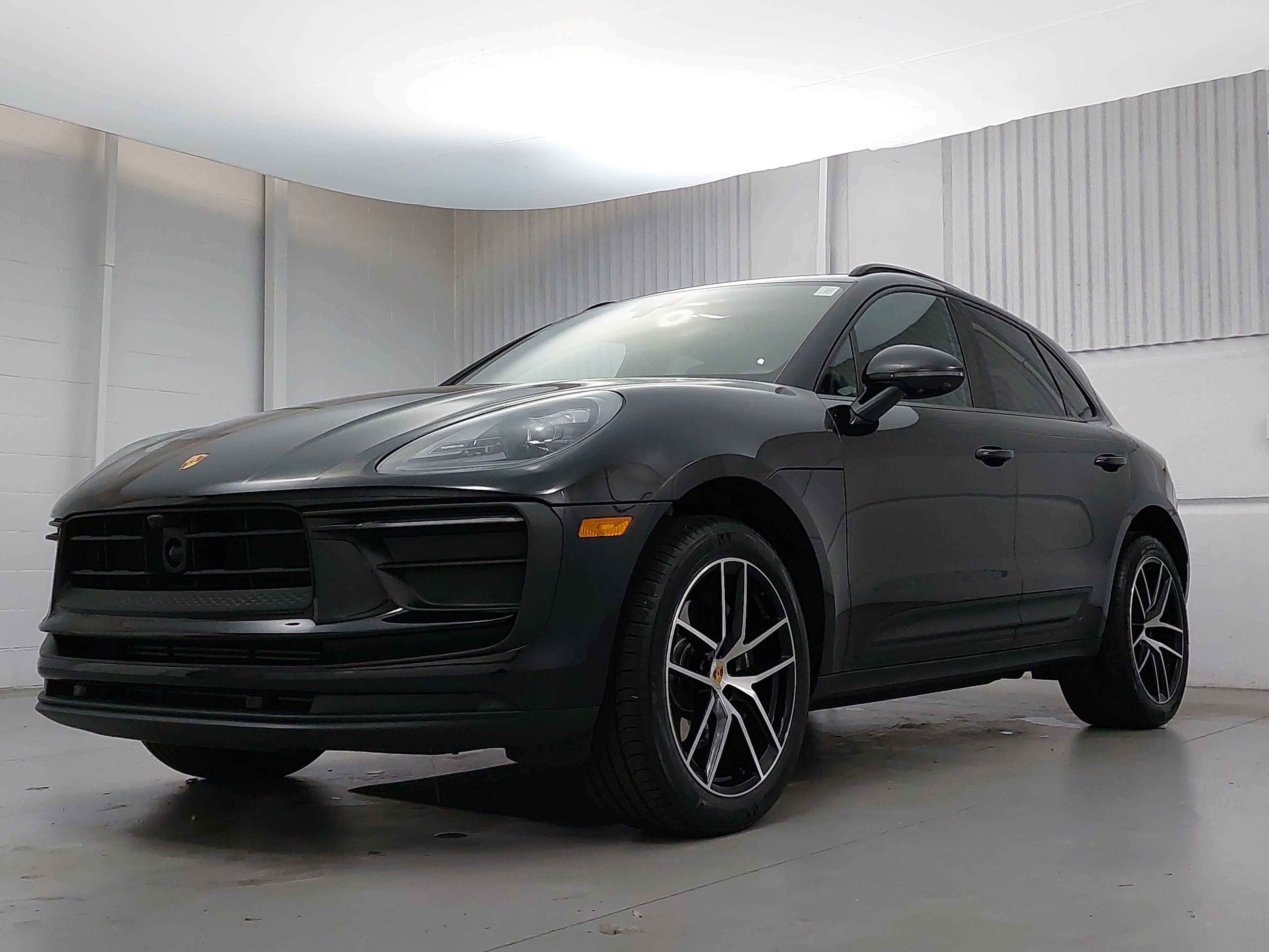 2025 Porsche Macan Base