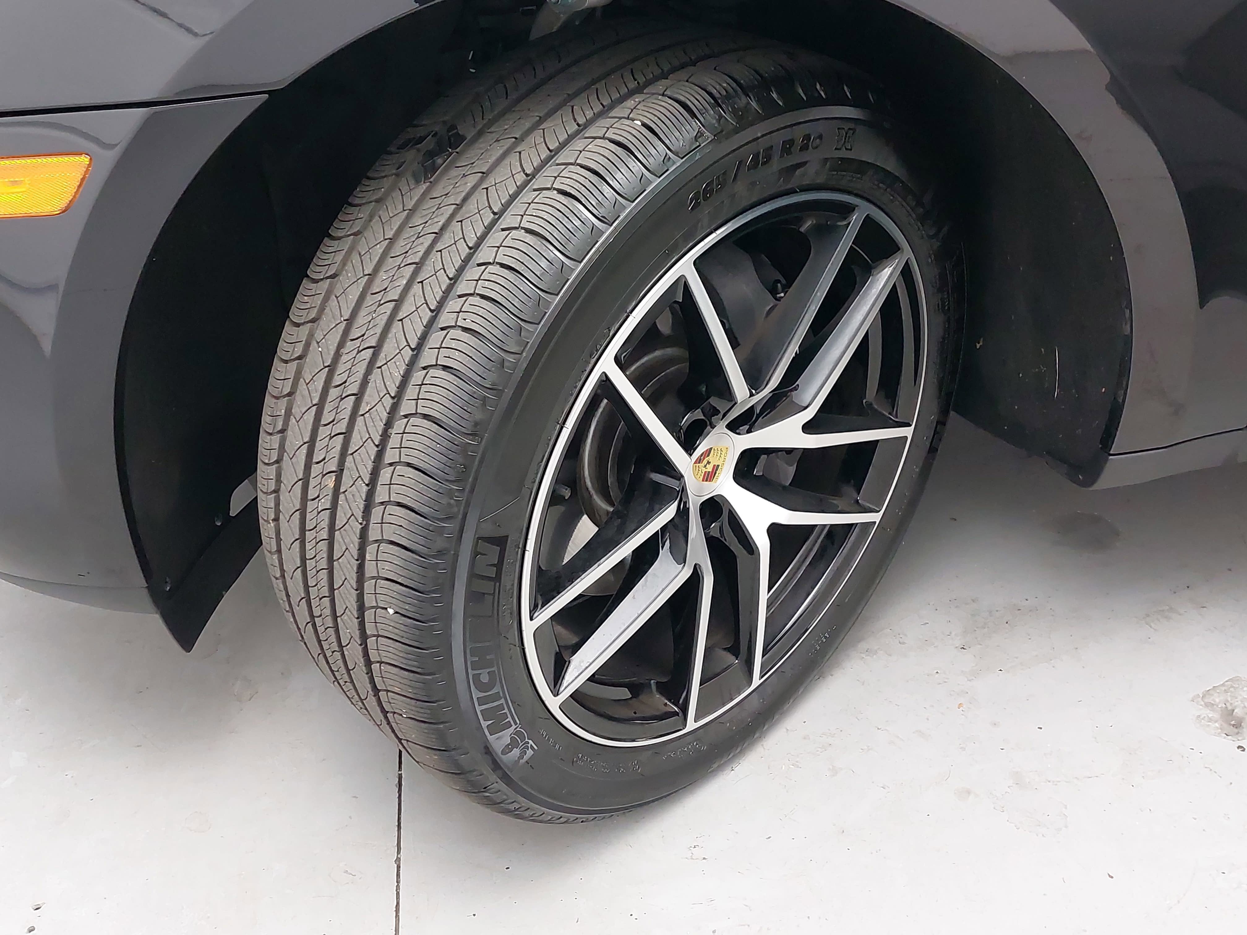 2025 Porsche Macan Base