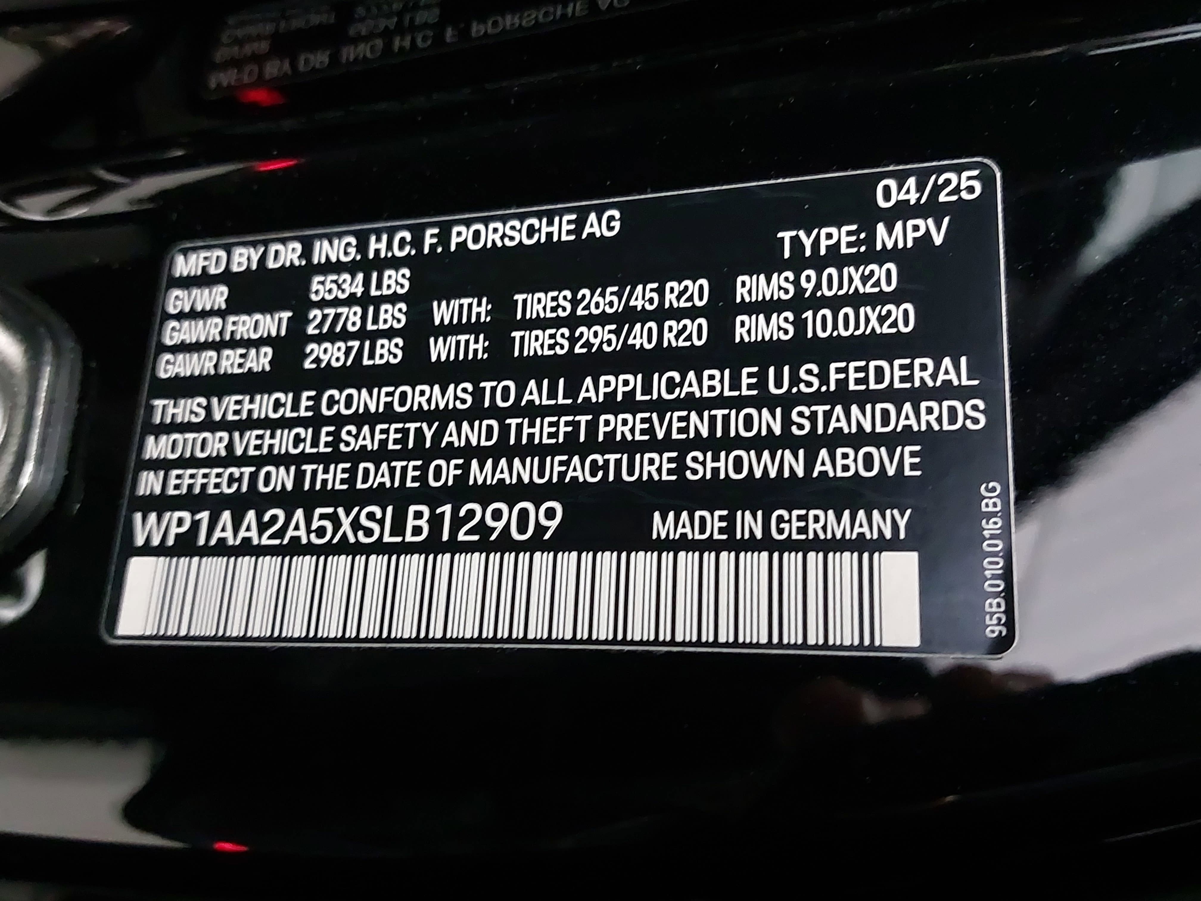 2025 Porsche Macan Base