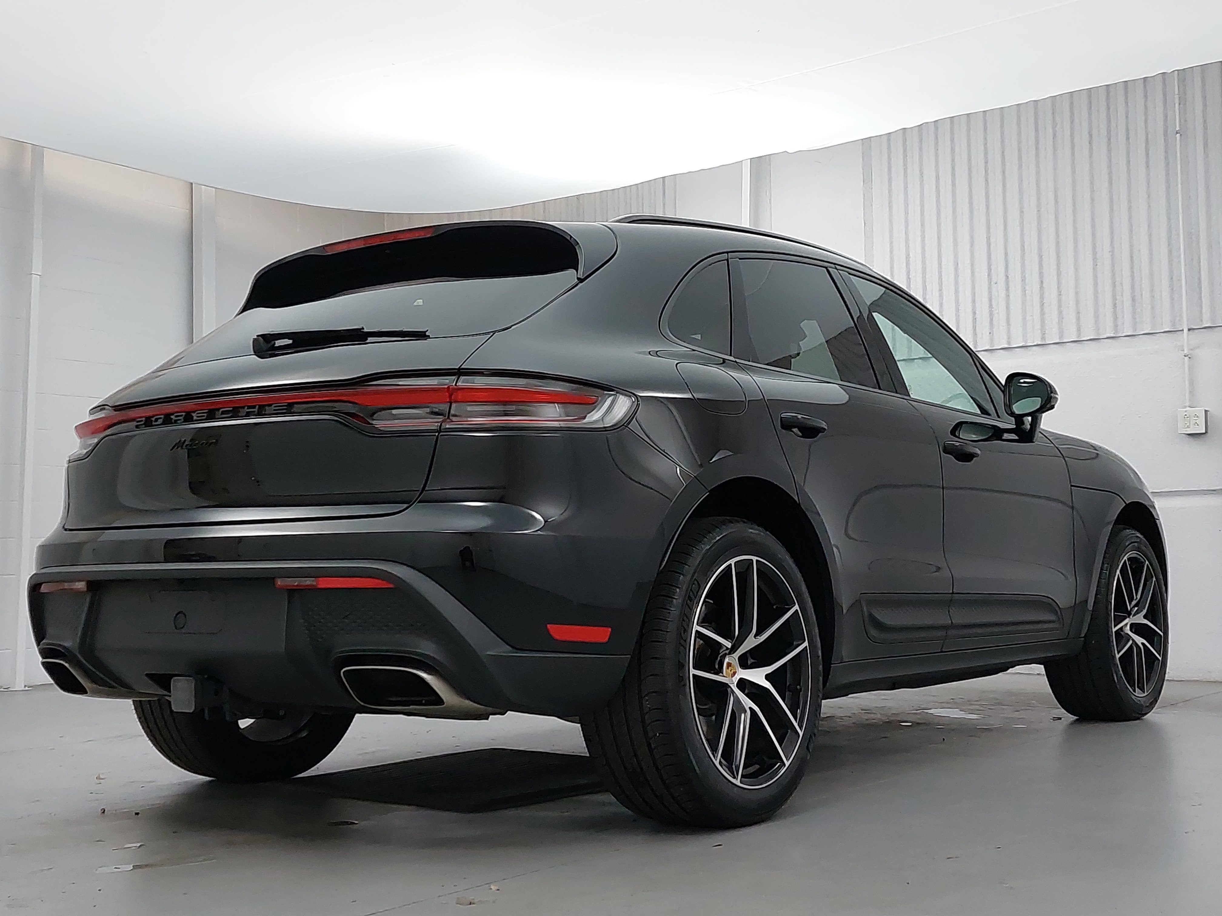 2025 Porsche Macan Base