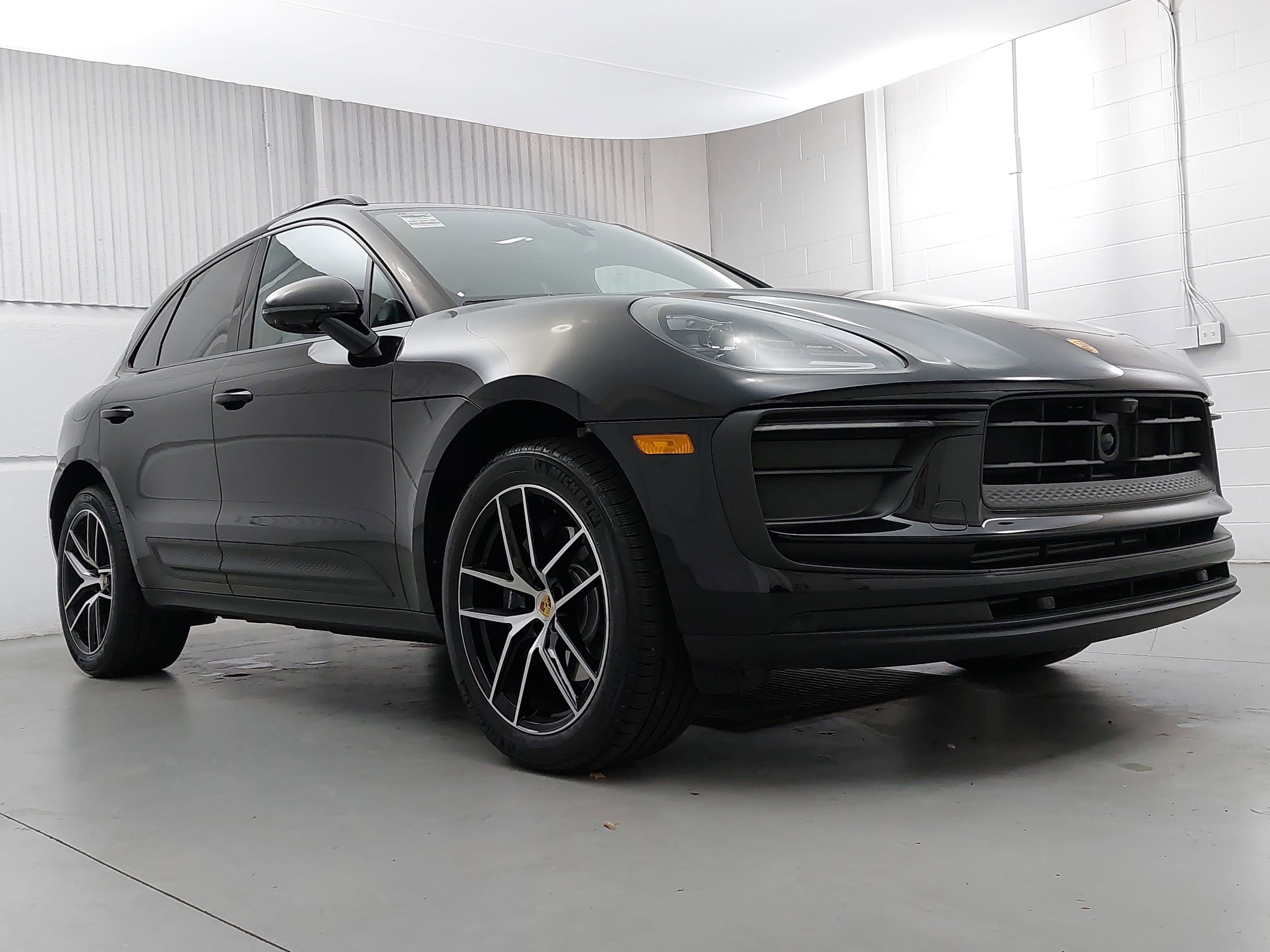 2025 Porsche Macan Base