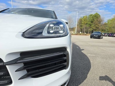 2022 Porsche Cayenne Base