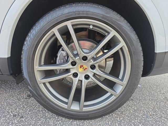 2022 Porsche Cayenne Base